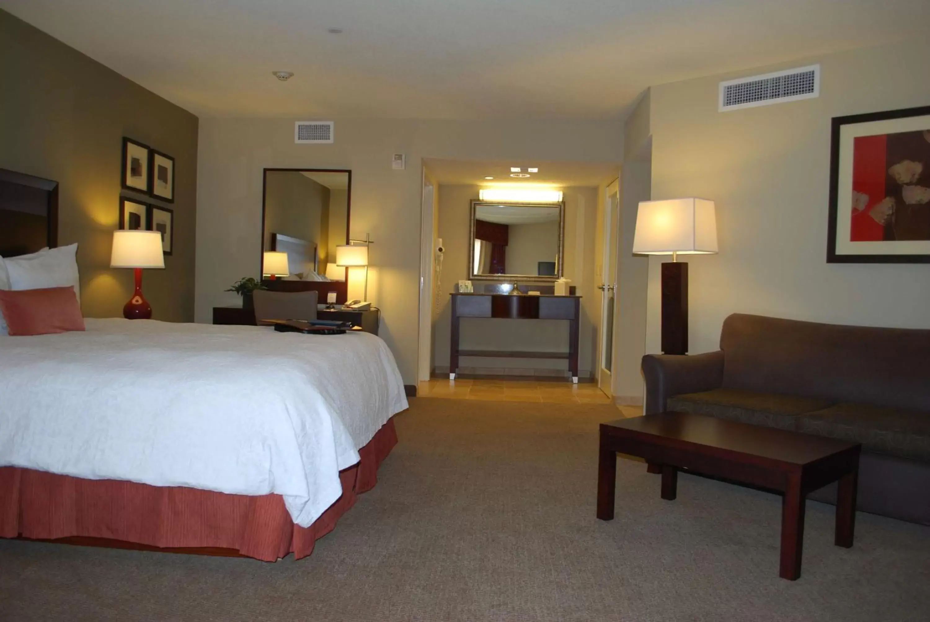 Bed in Hampton Inn & Suites Phoenix/Gilbert