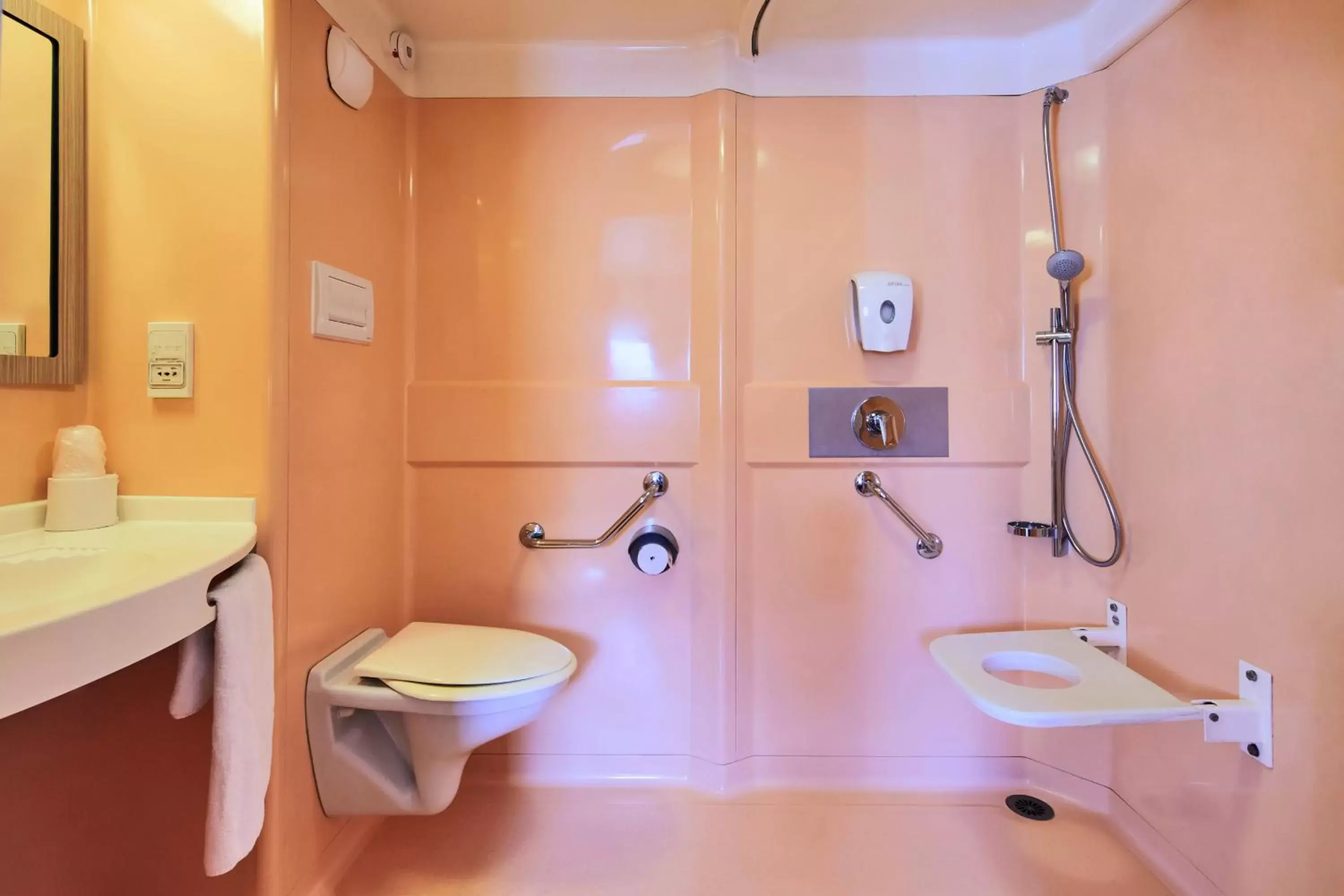 Bathroom in Kyriad Direct Annemasse - Genève
