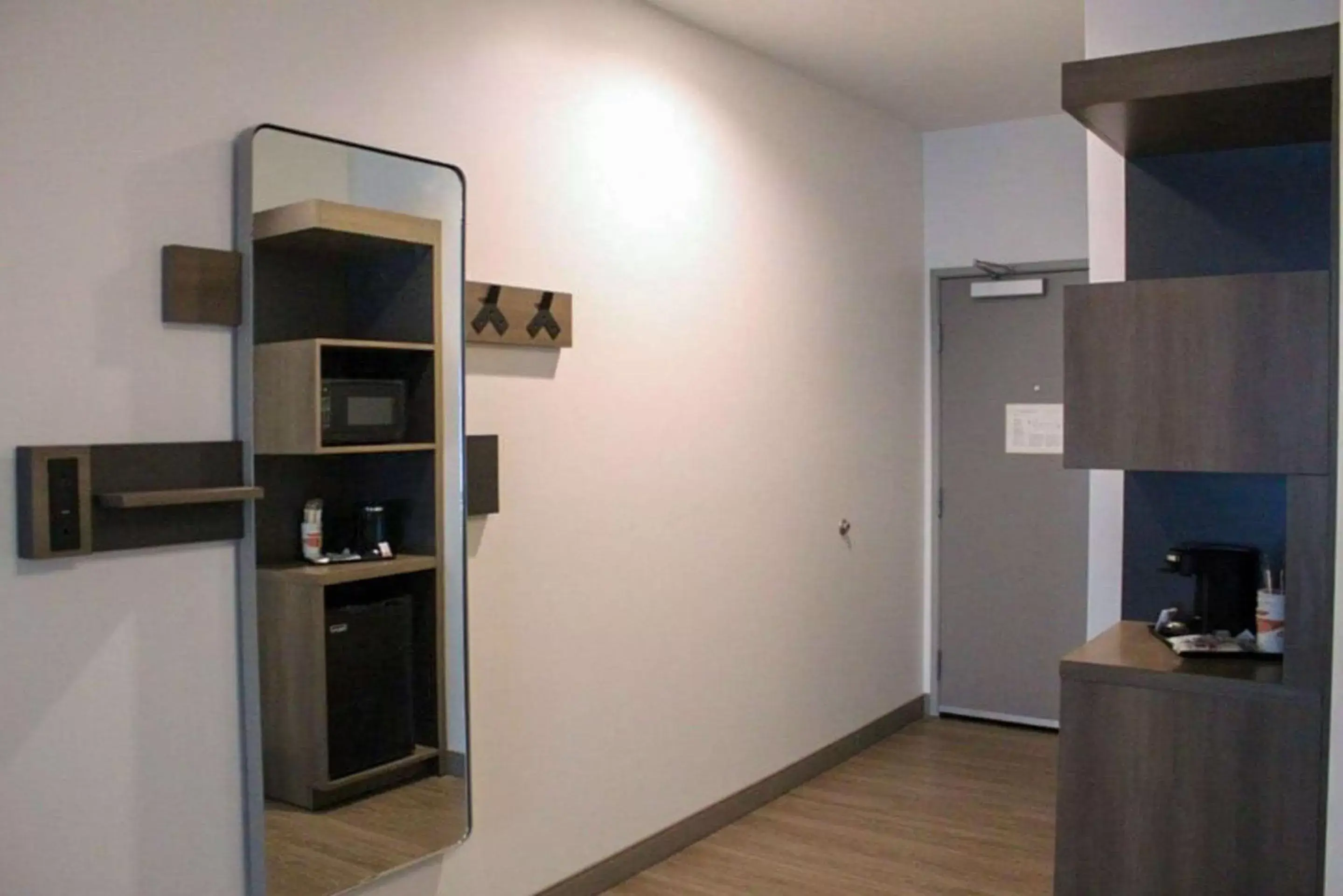 Bedroom, Kitchen/Kitchenette in Comfort Suites