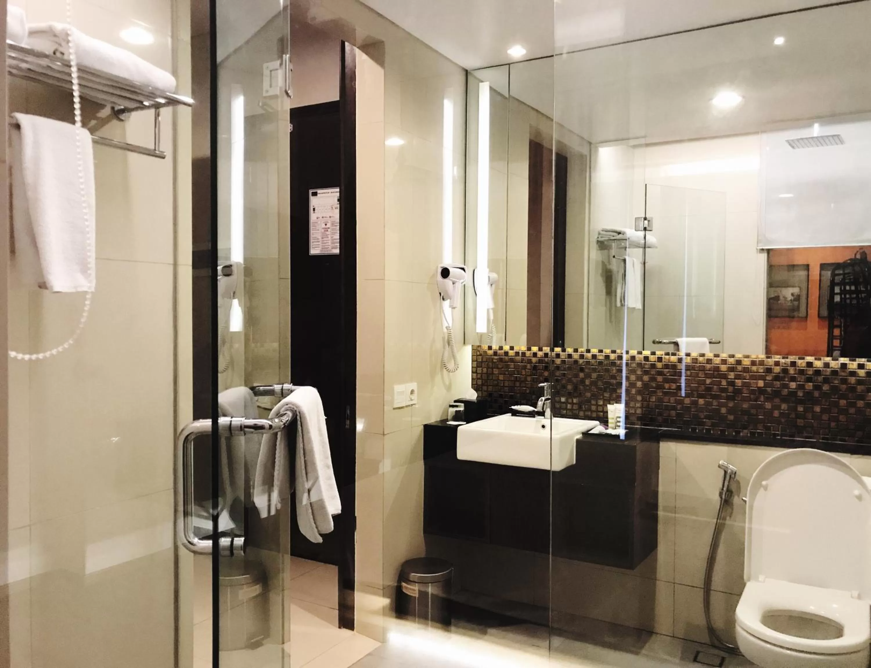 Bathroom in Mercure Surabaya Grand Mirama