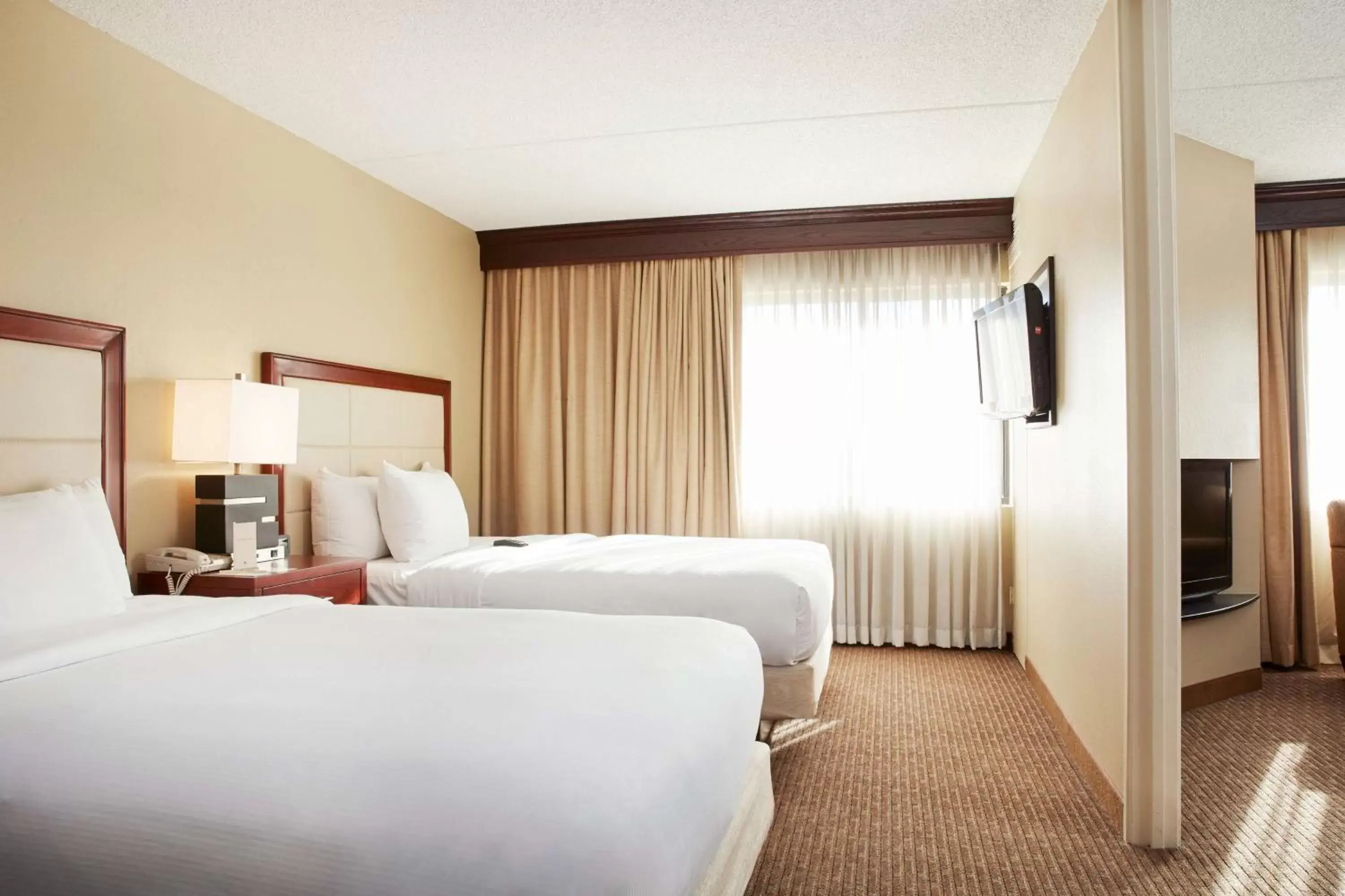 Bedroom, Bed in DoubleTree Suites by Hilton Hotel Cincinnati - Blue Ash