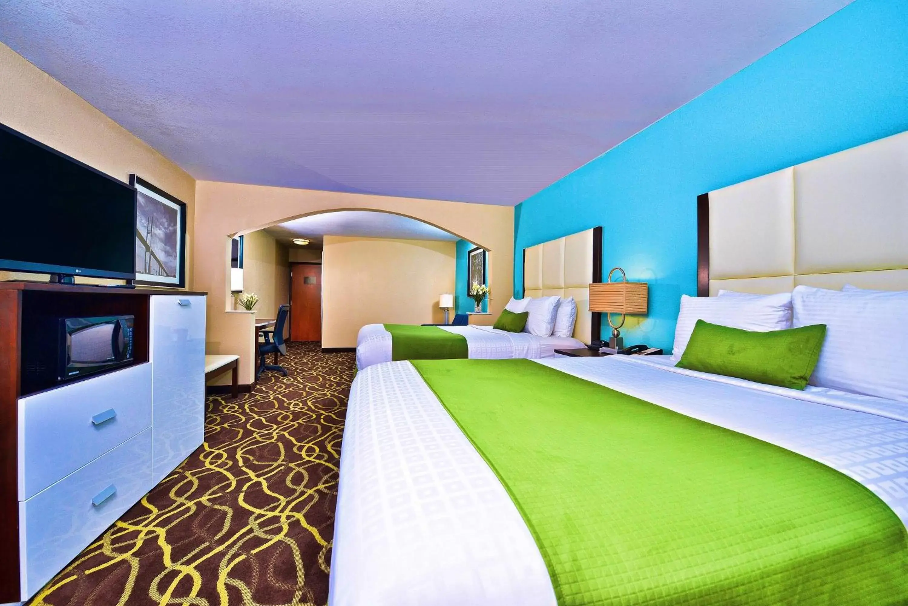 Bed in Best Western Plus Savannah Airport Inn and Suites