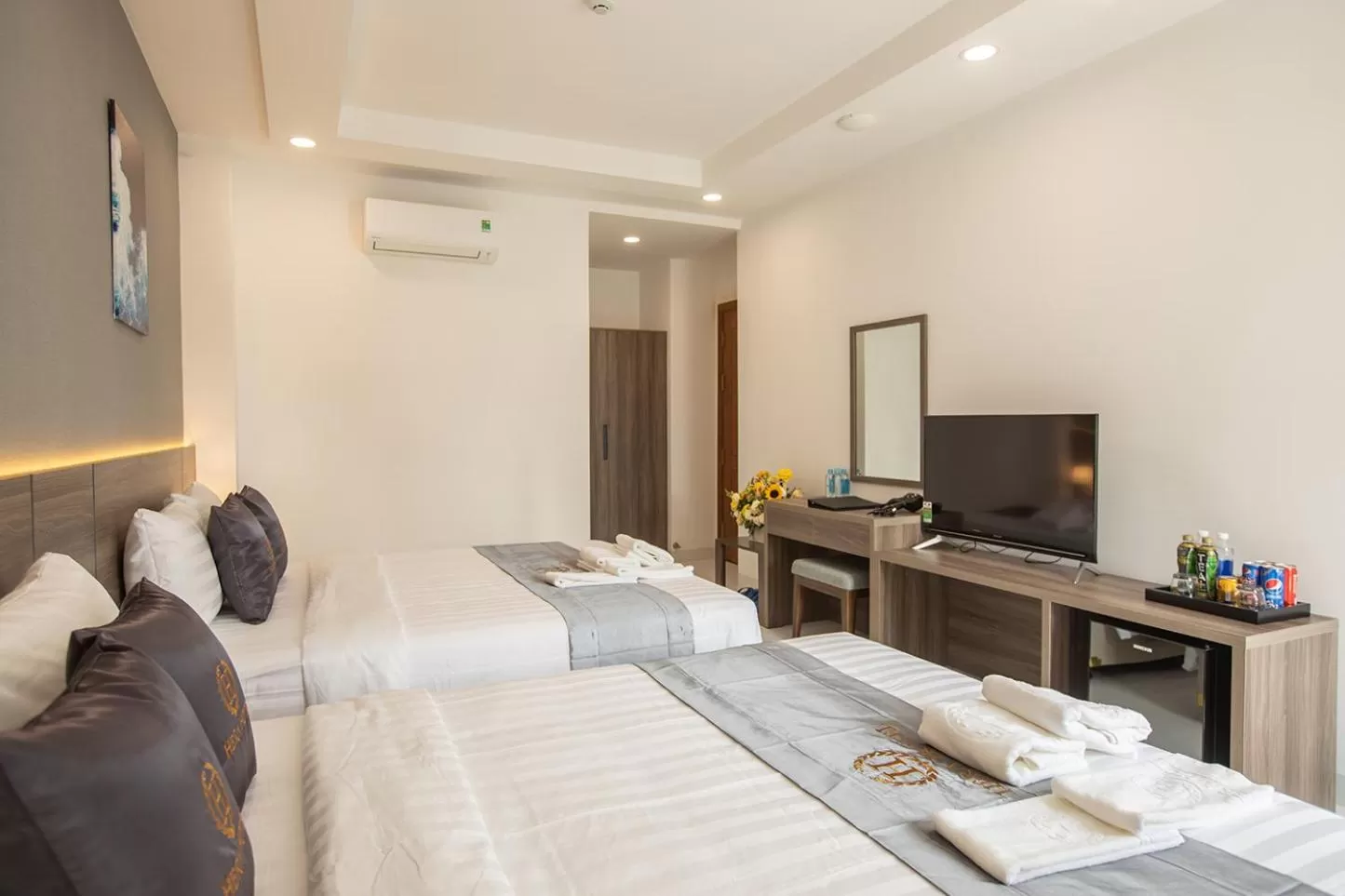 Photo of the whole room, Bed in Hera Hotel Airport