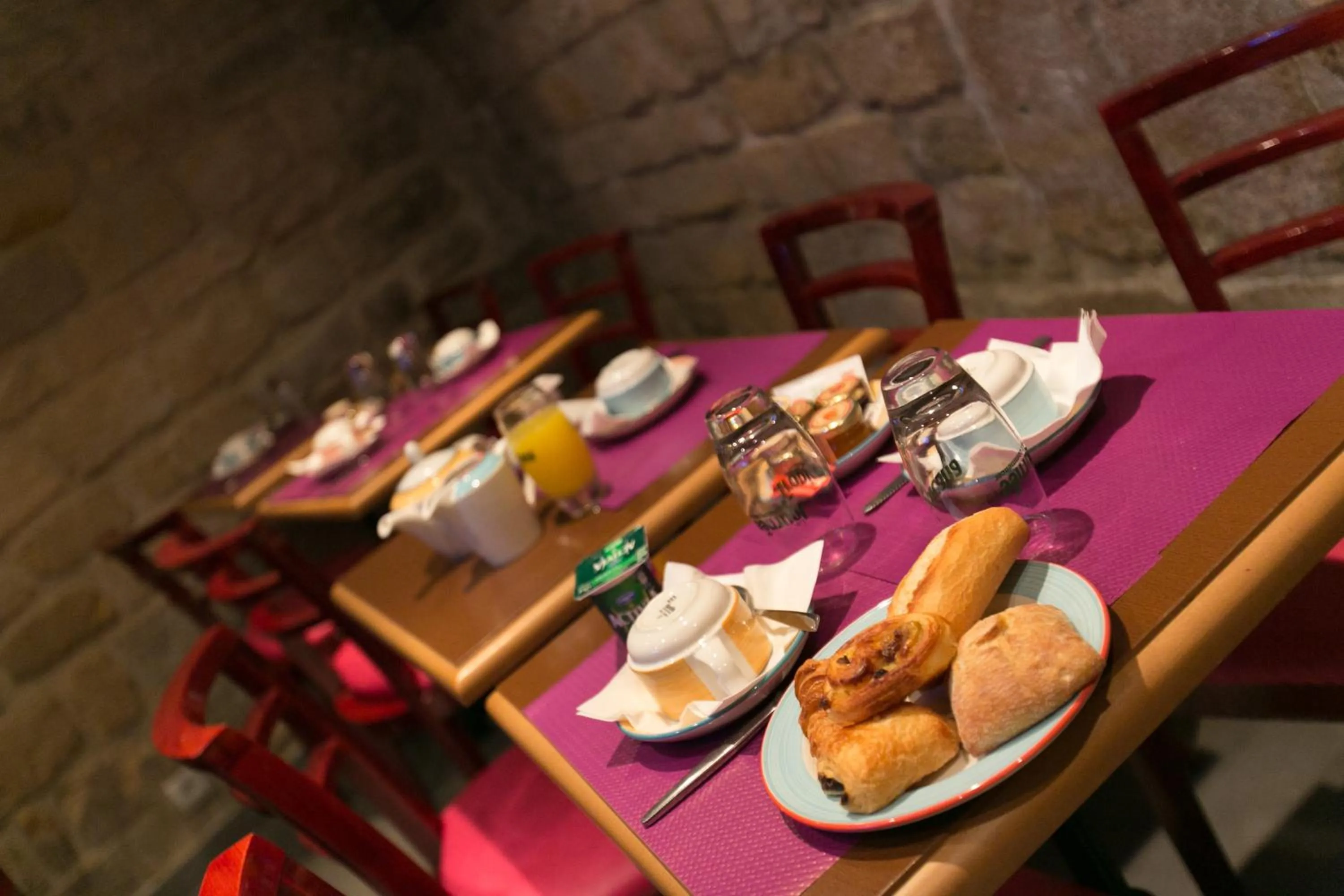 Food and drinks in Hotel Atelier Vavin