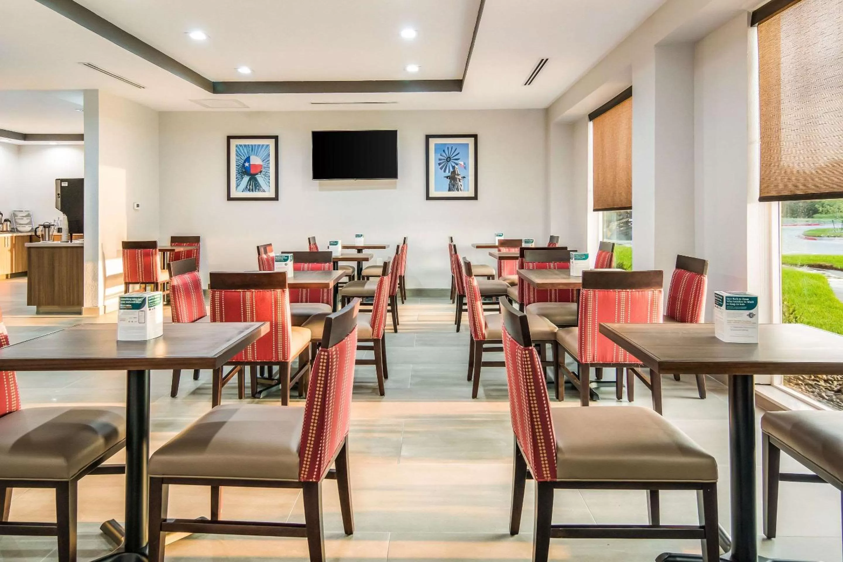 Restaurant/places to eat in Comfort Suites DeSoto Dallas South