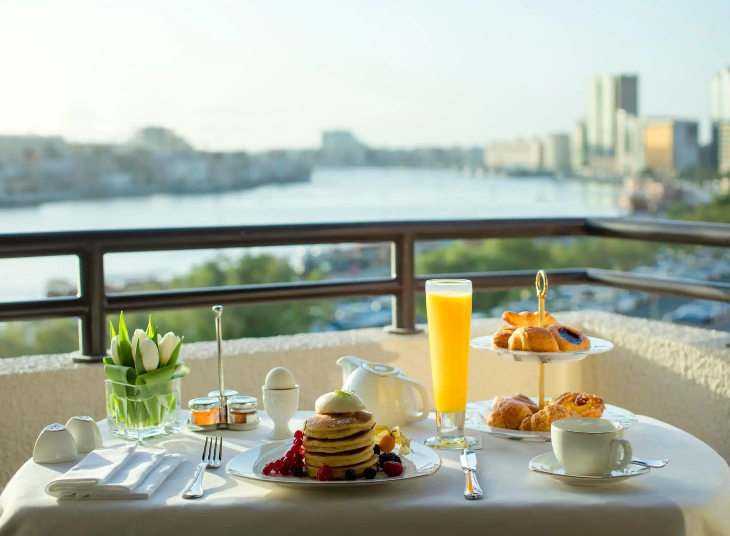Breakfast in Radisson Blu Hotel, Dubai Deira Creek