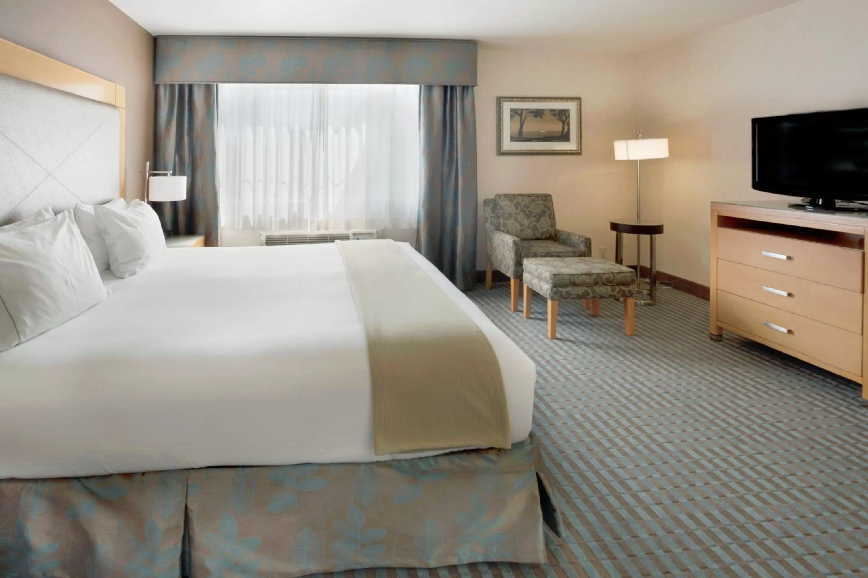 Photo of the whole room, Bed in Holiday Inn Express Monterey - Cannery Row by IHG
