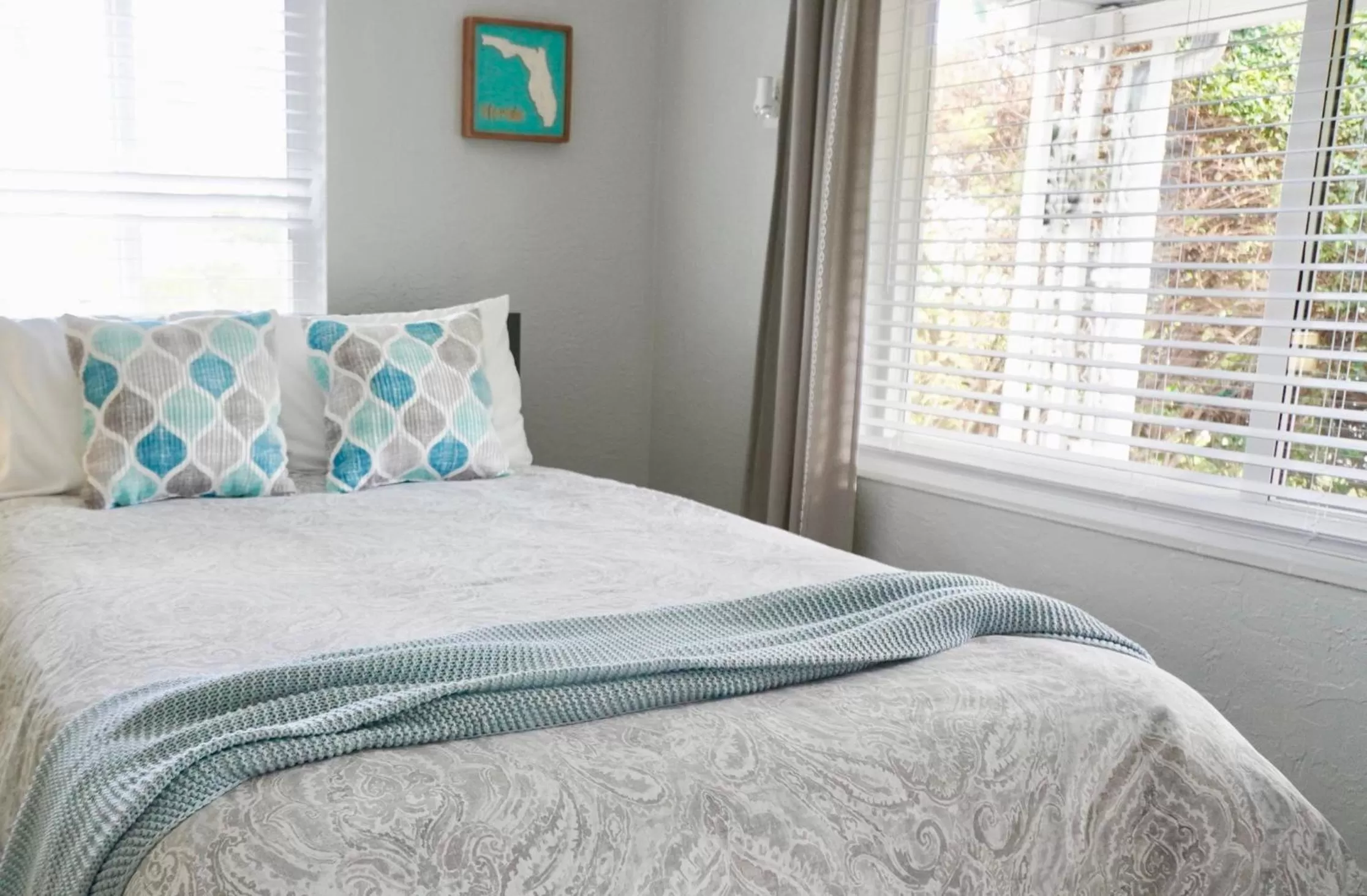 Bed in 4145 By The Sea Inn & Suites