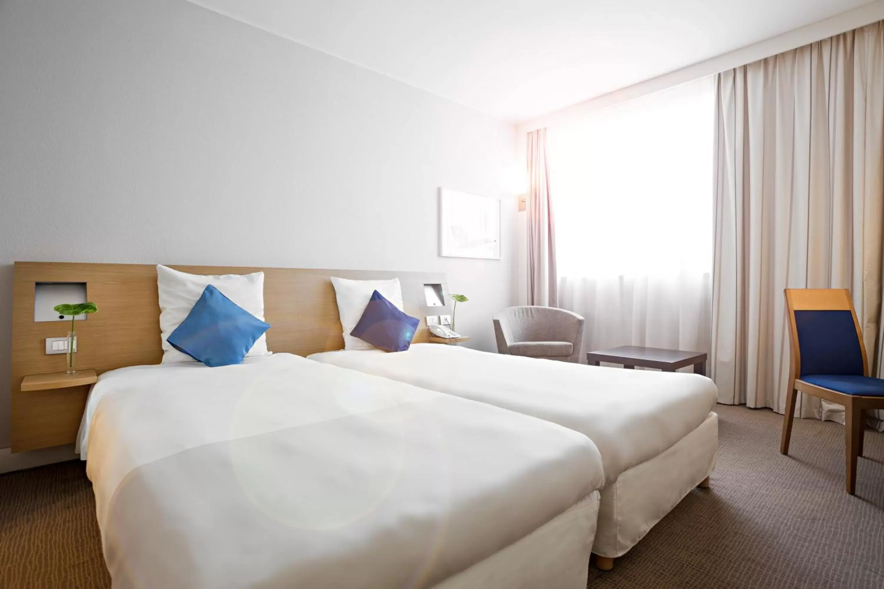 Property building, Bed in Novotel Barcelona Cornellà