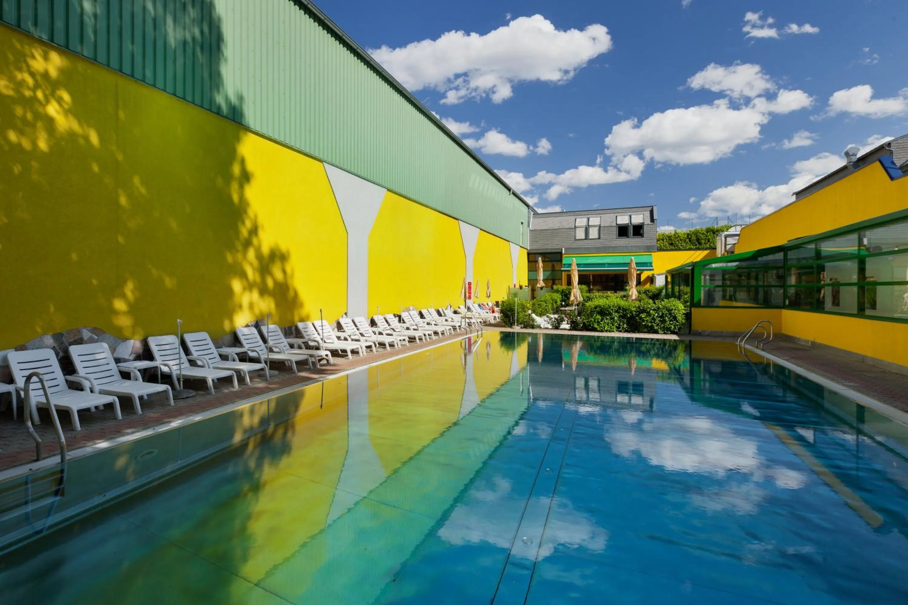 Swimming pool in Vienna Sporthotel