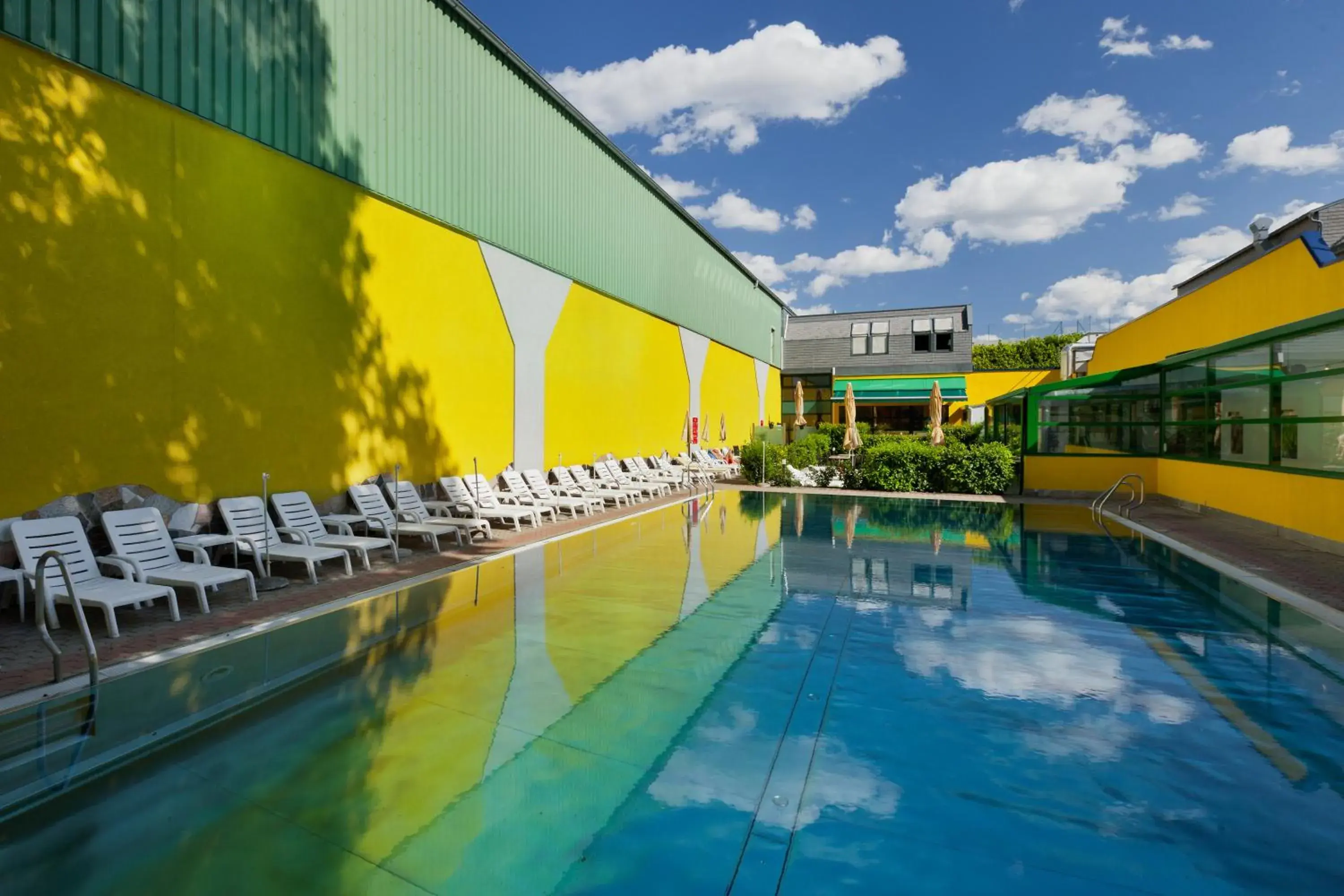 Swimming Pool in Vienna Sporthotel
