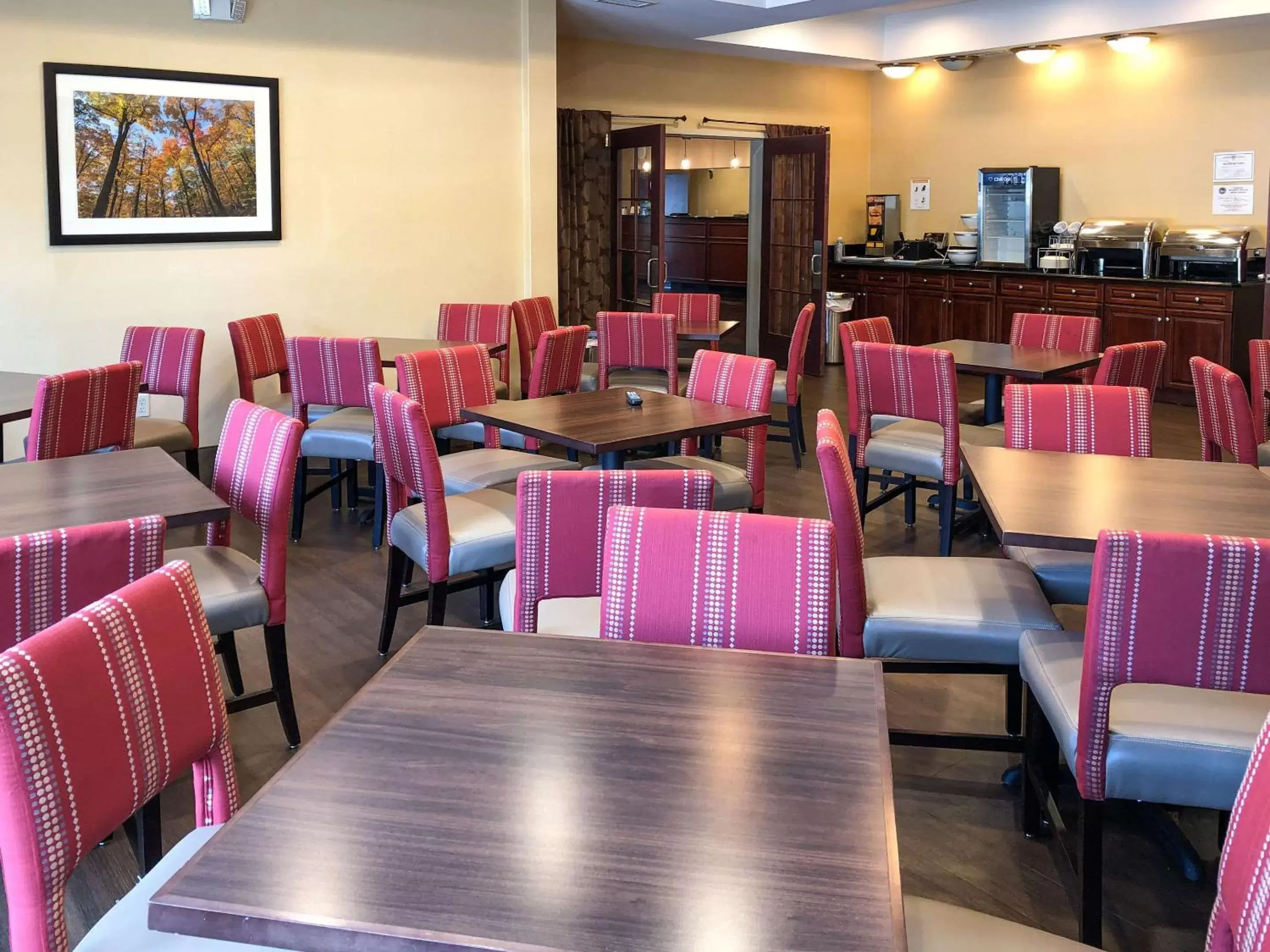 Restaurant/Places to Eat in Comfort Suites Mahwah - Paramus