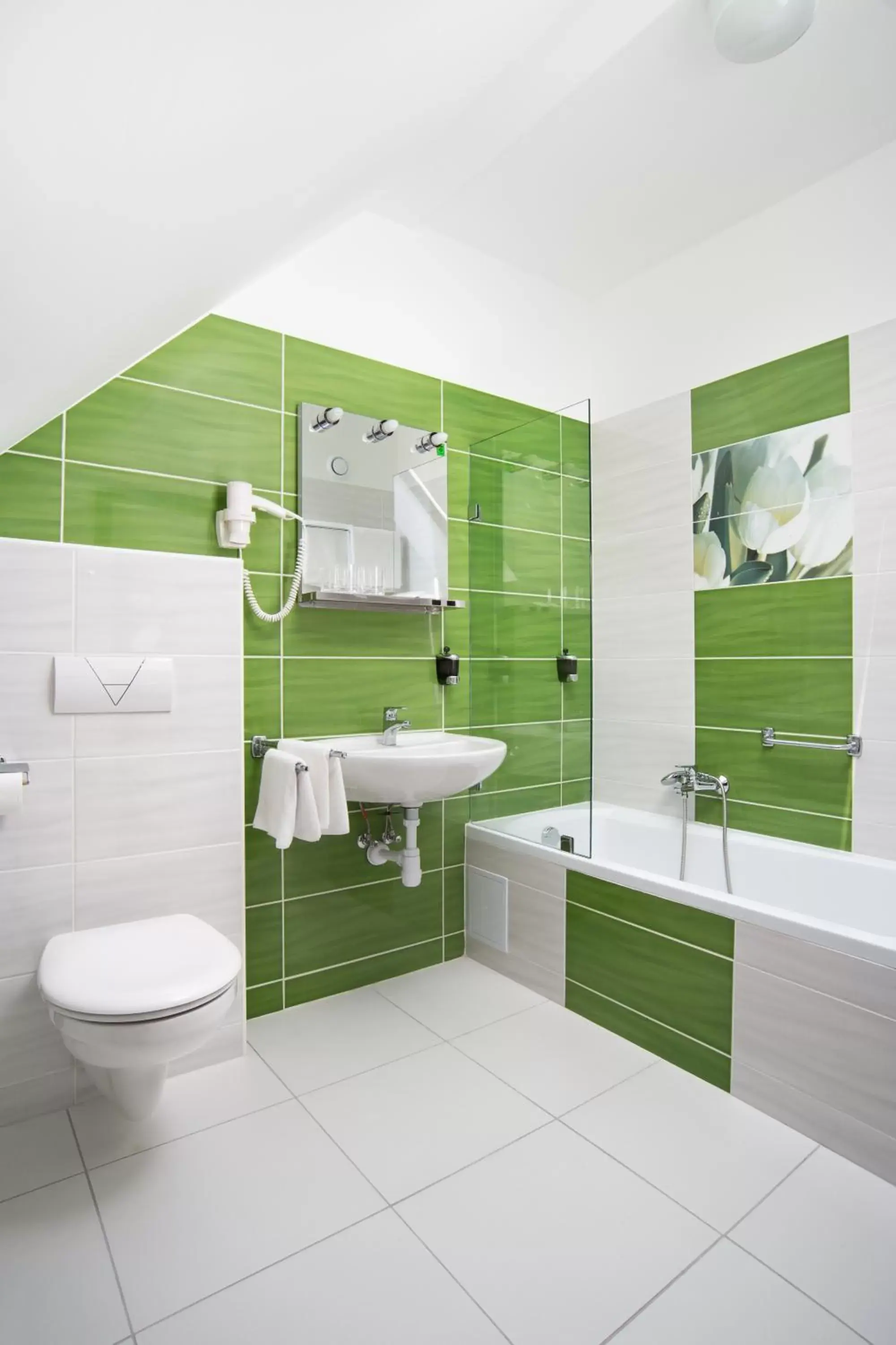 Shower, Bathroom in Rubin Wellness & Conference Hotel