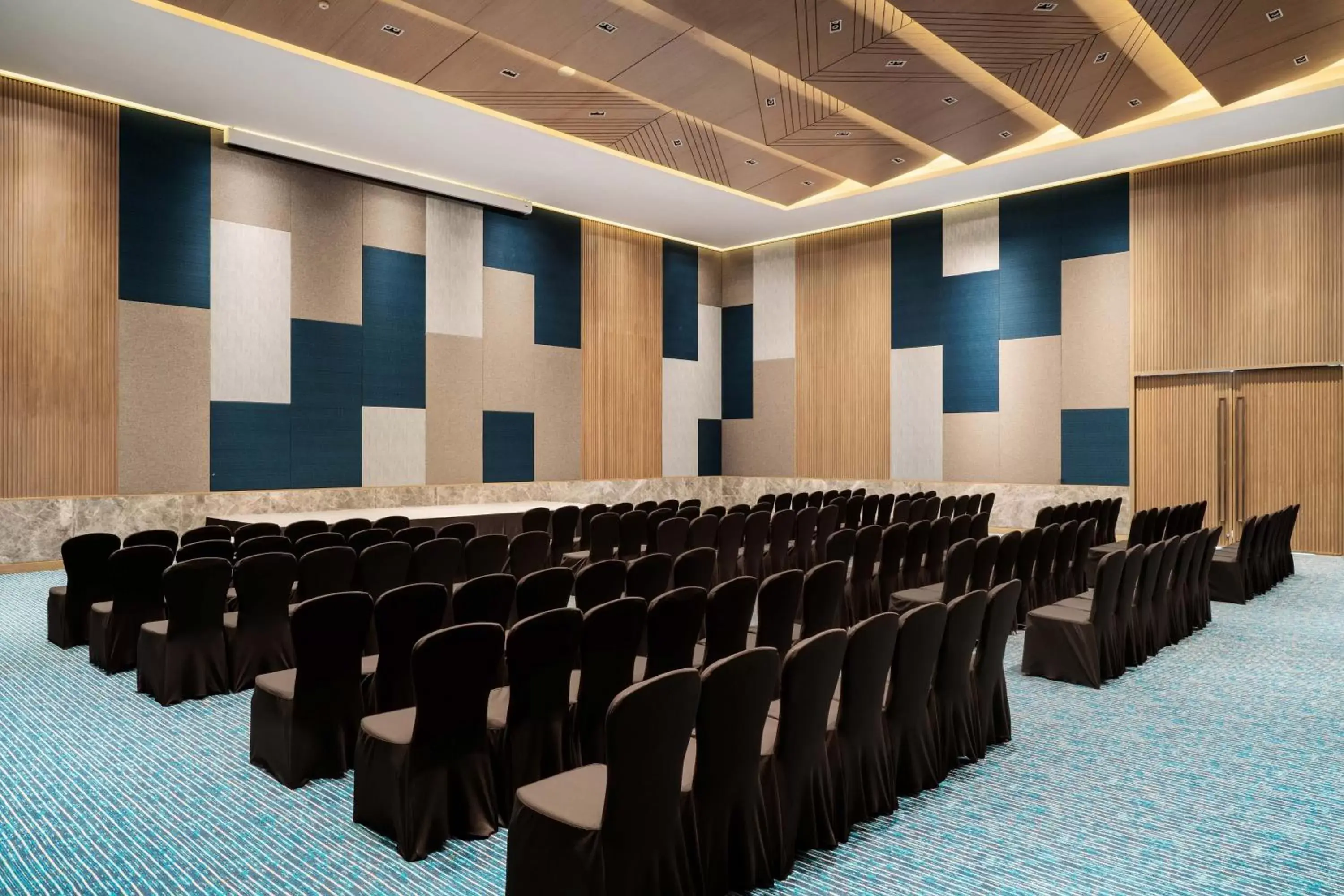 Meeting/conference room in Le Meridien Khao Lak Resort & Spa