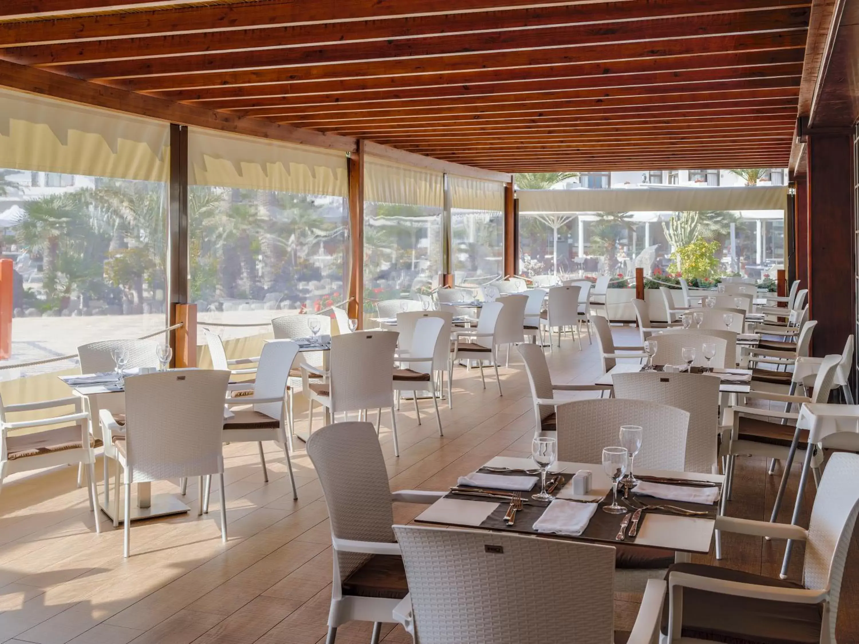 Restaurant/Places to Eat in H10 Suites Lanzarote Gardens