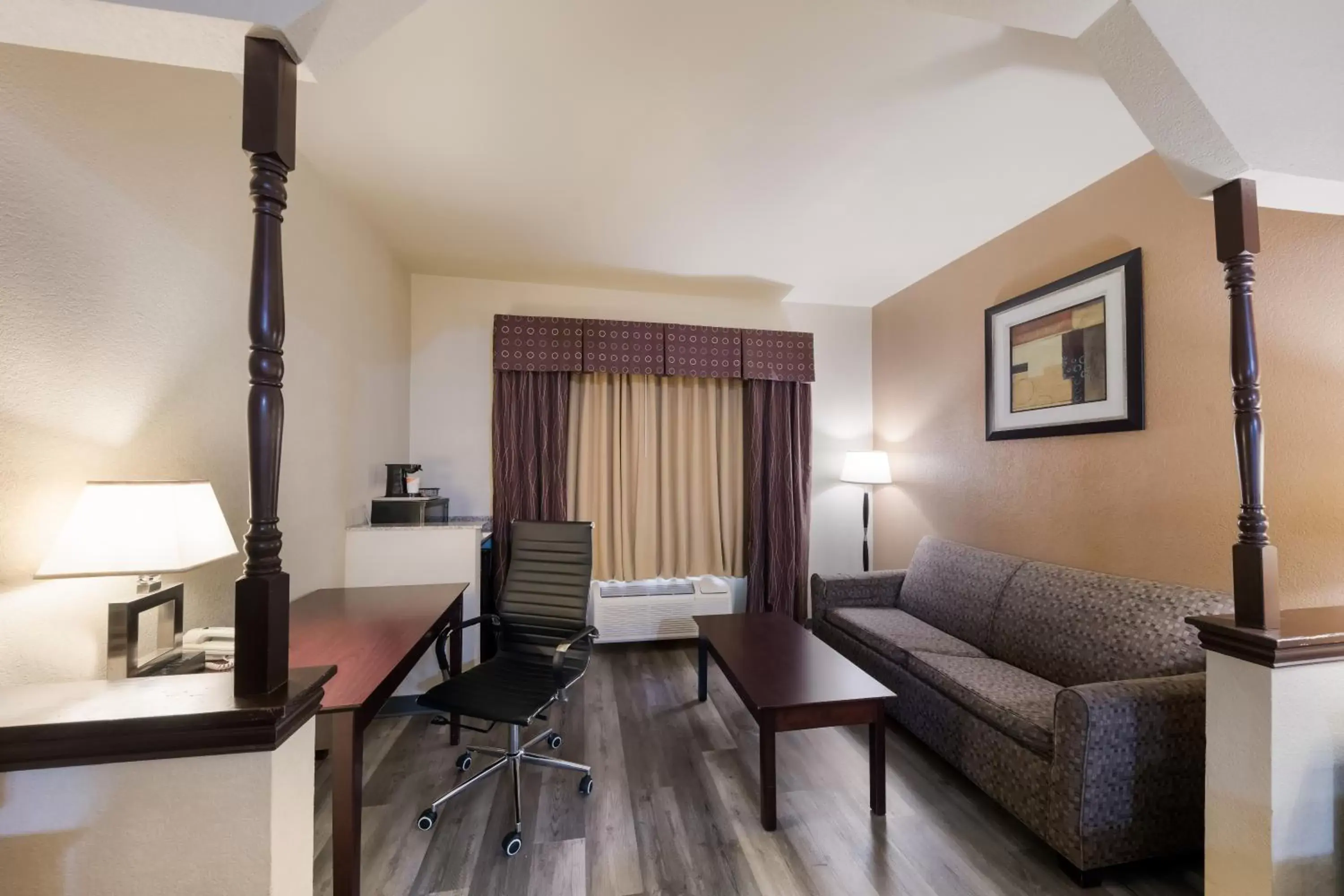 Seating Area in Quality Inn and Suites Terrell