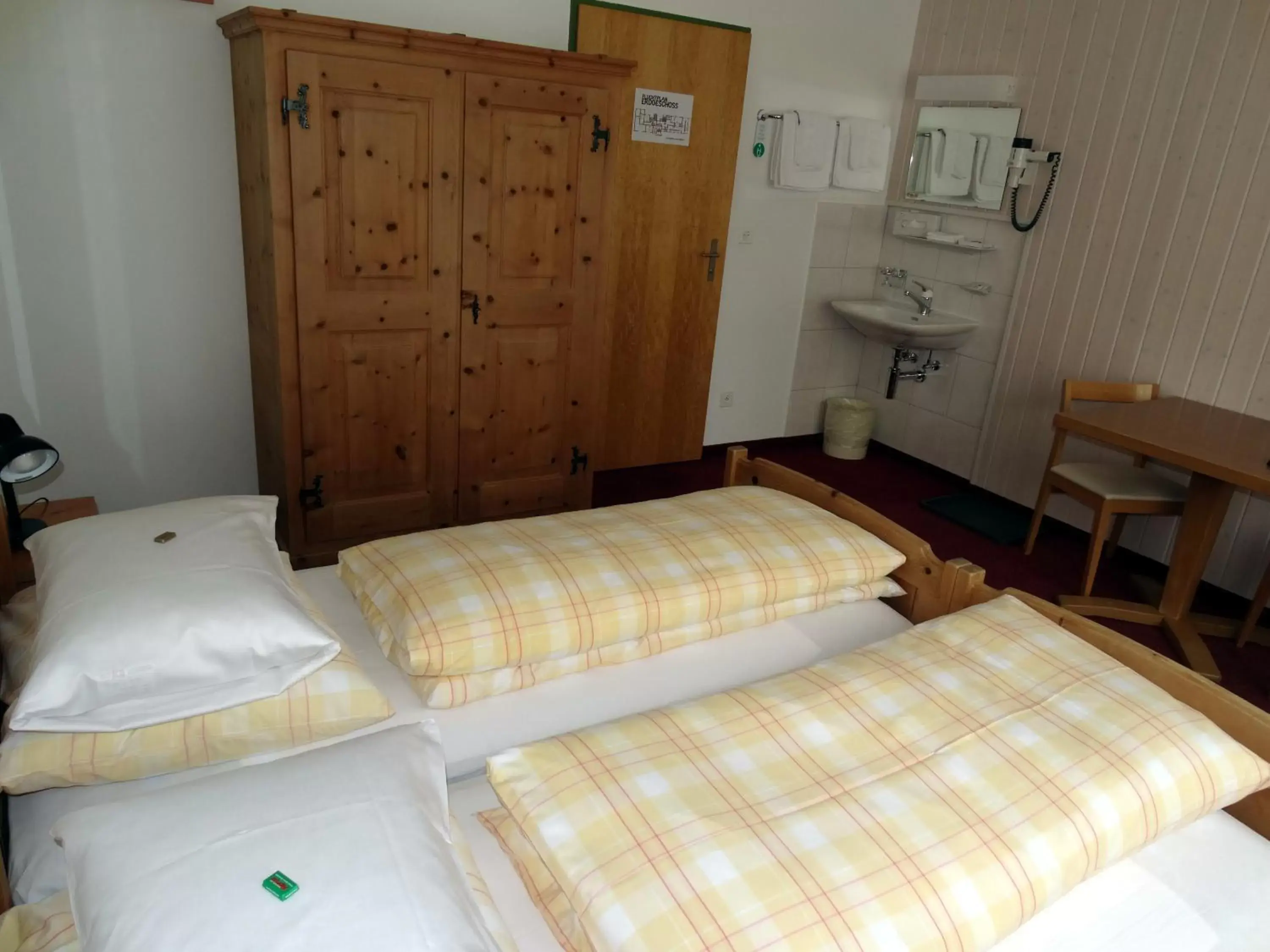 Photo of the whole room, Bed in Hotel Bündnerhof