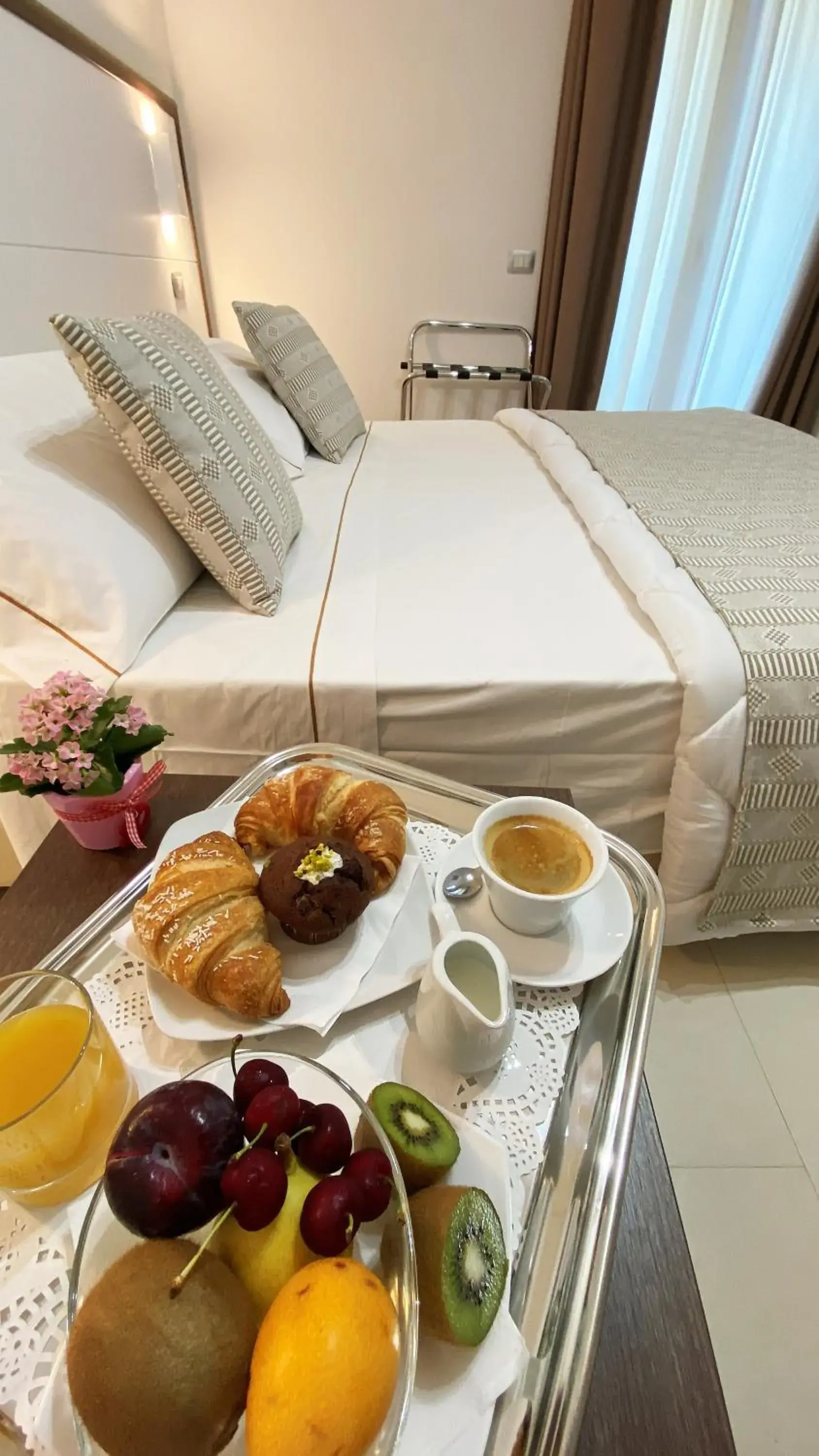 Breakfast, Bed in Xenia Hotel