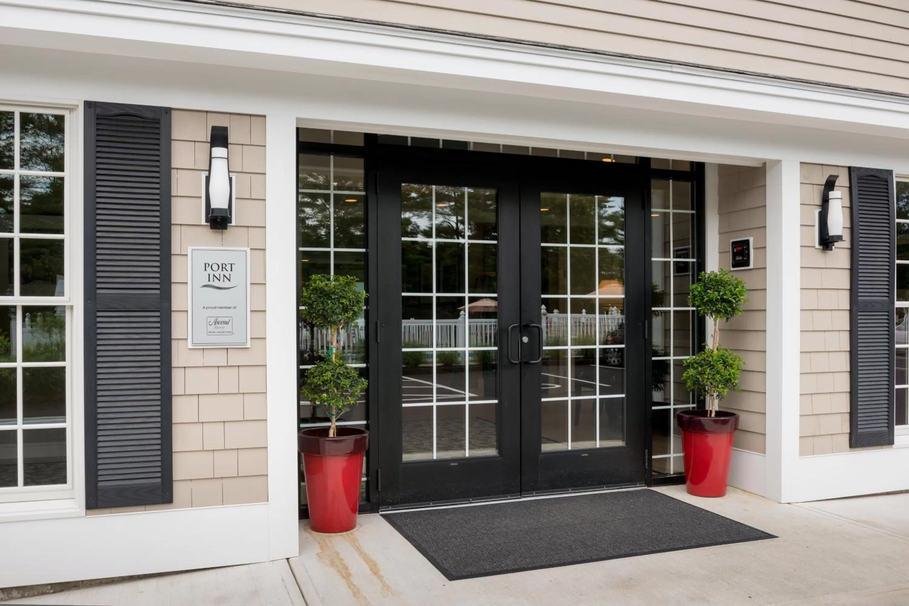 Facade/entrance in Port Inn & Suites Kennebunk, an Ascend Collection Hotel