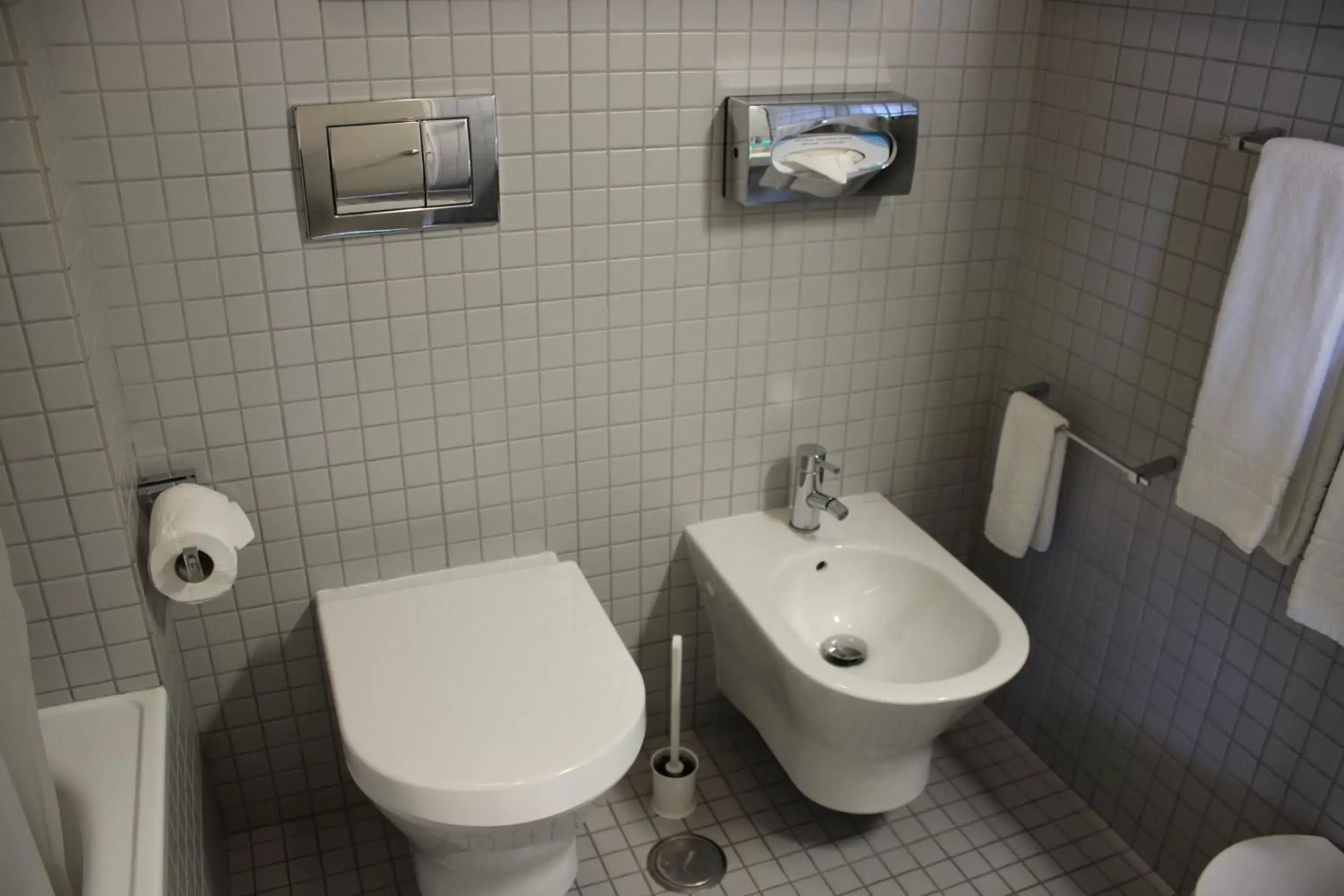 Toilet, Bathroom in Hotel A.S. Lisboa