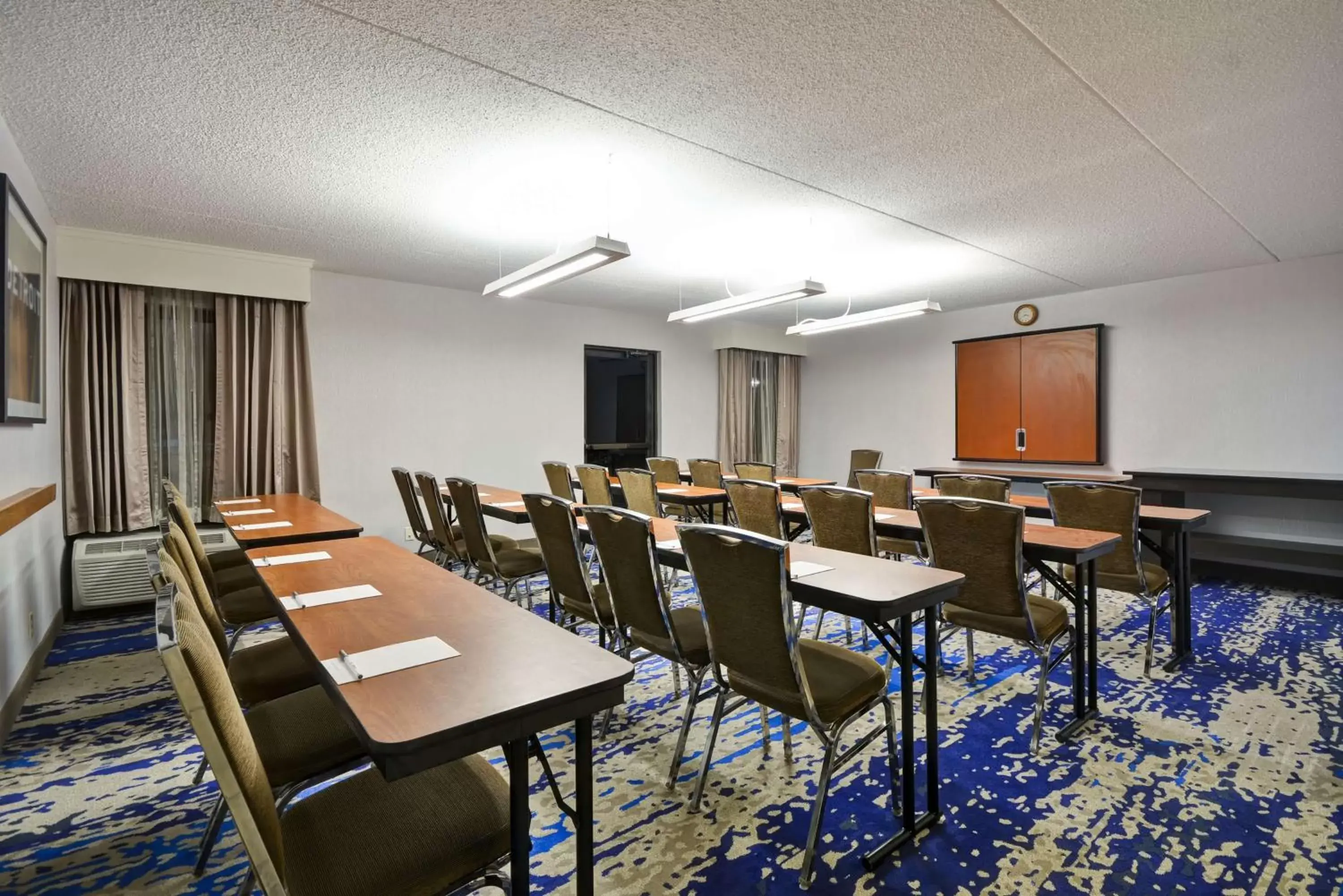 Meeting/conference room in Hampton Inn Detroit Northville