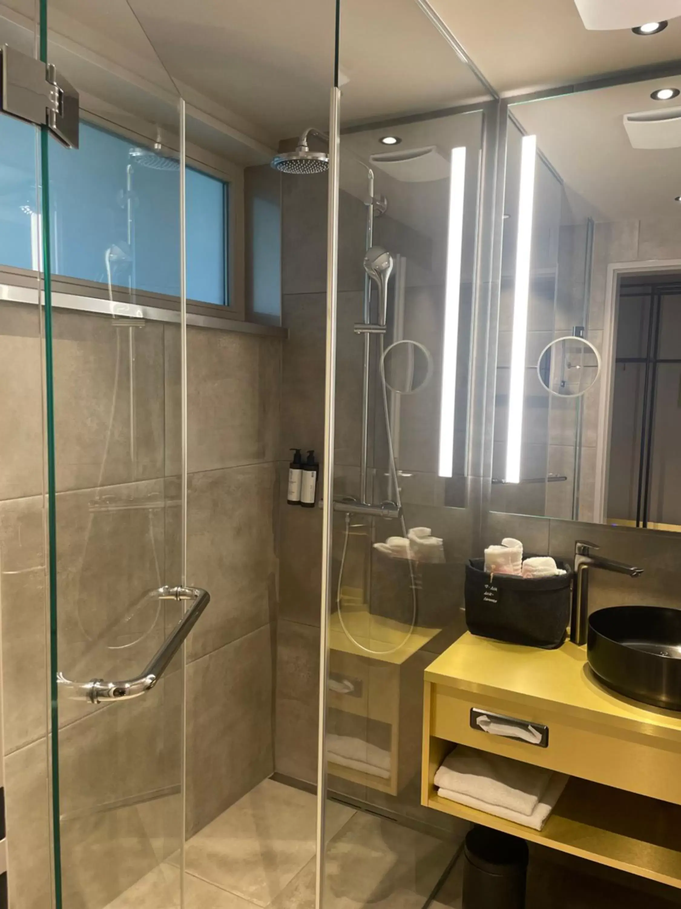 Shower, Bathroom in SportScheck Hotel