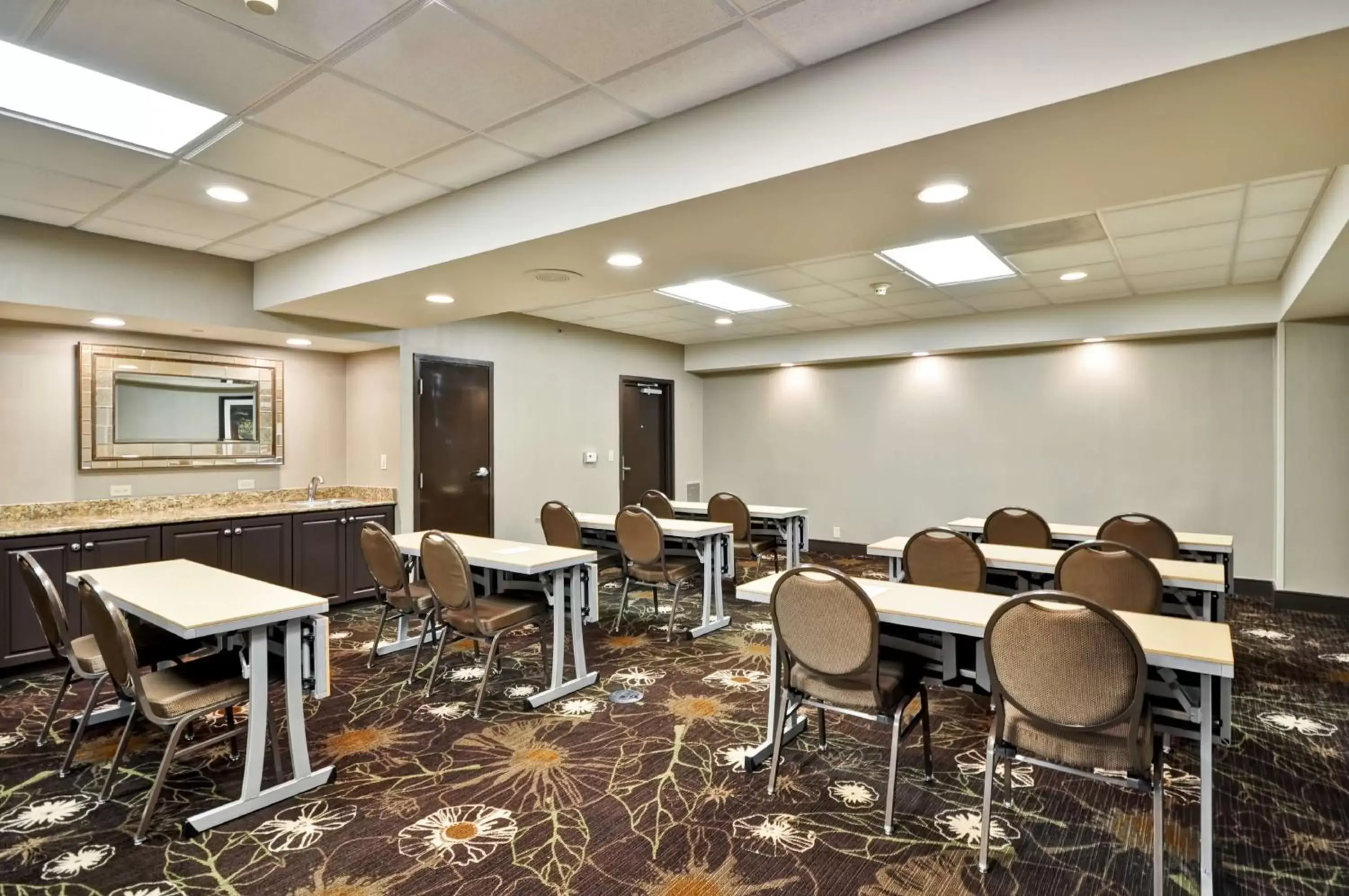 Meeting/conference room in Hampton Inn & Suites Memphis East