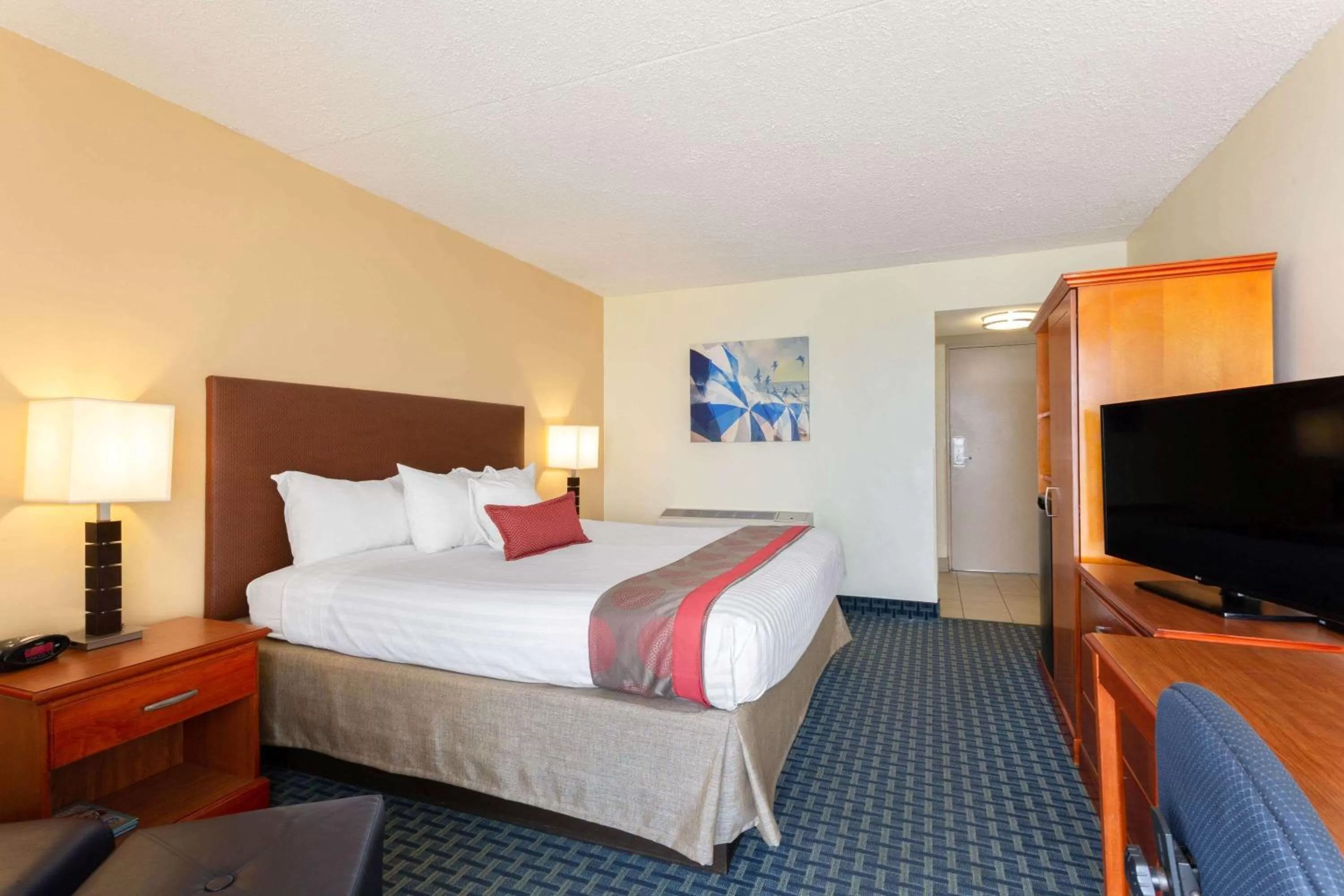 Photo of the whole room, Bed in Ramada Plaza by Wyndham Virginia Beach Oceanfront