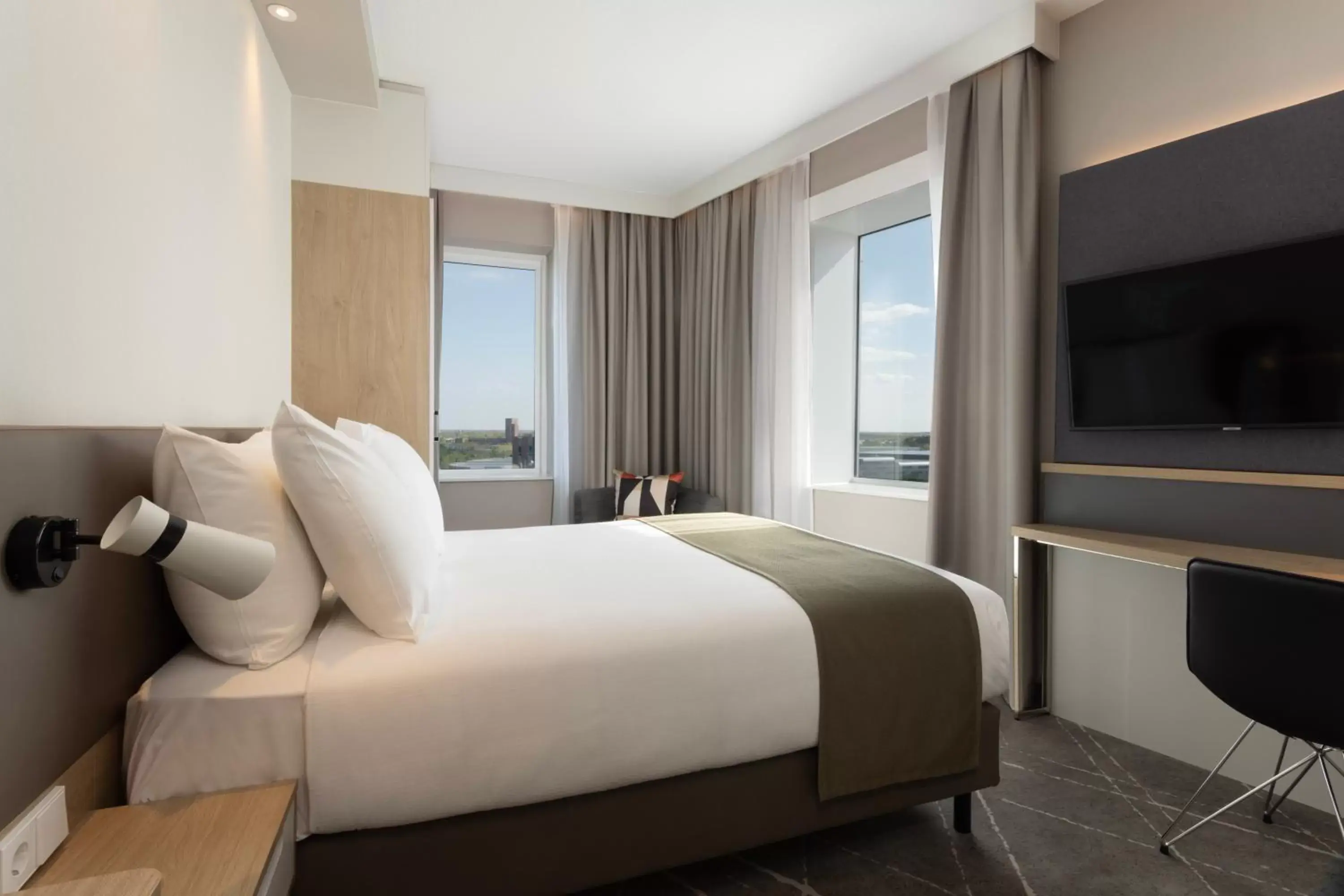 Bed in Holiday Inn - Eindhoven Airport, an IHG Hotel