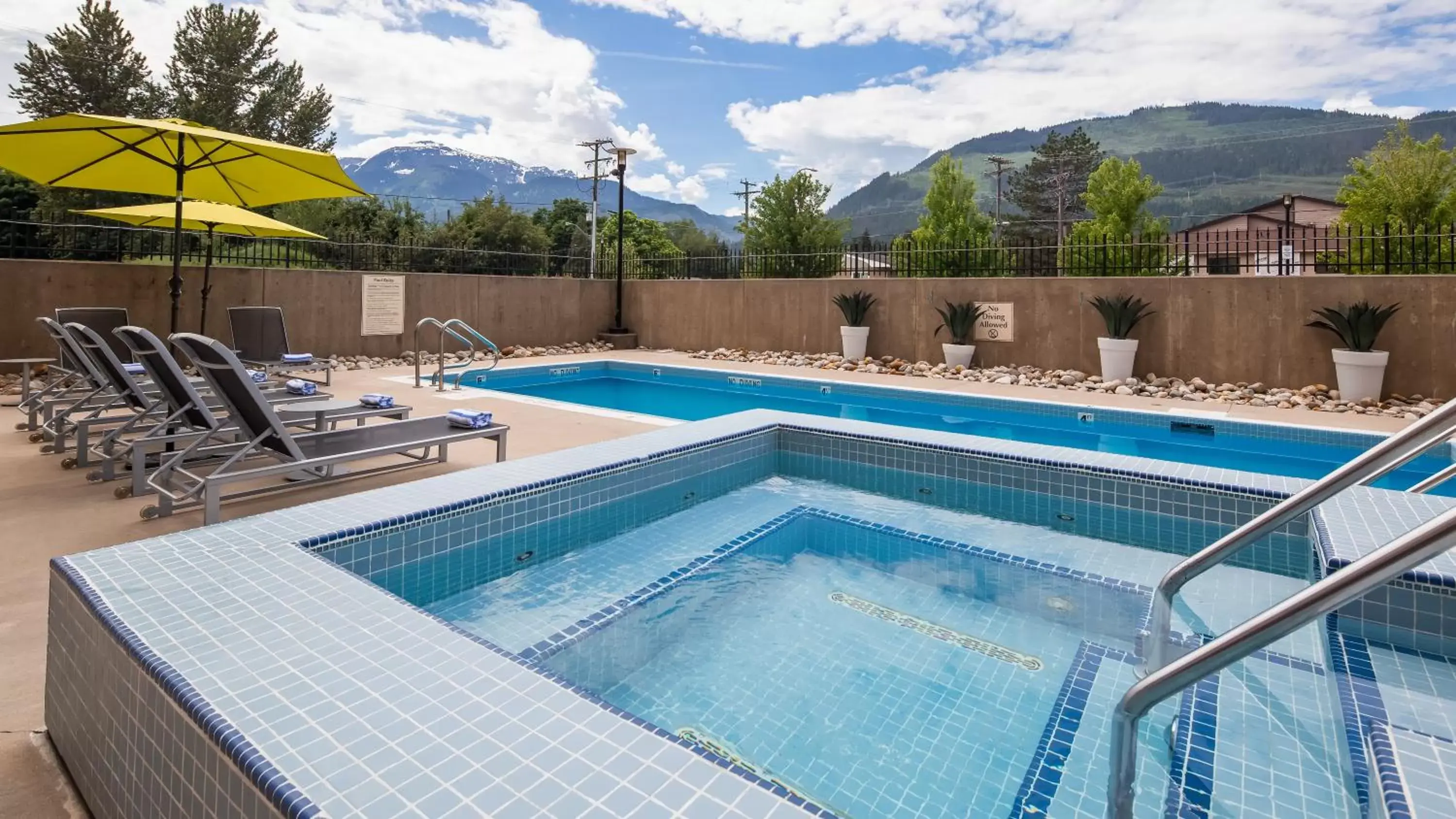 Swimming Pool in Best Western Plus Revelstoke