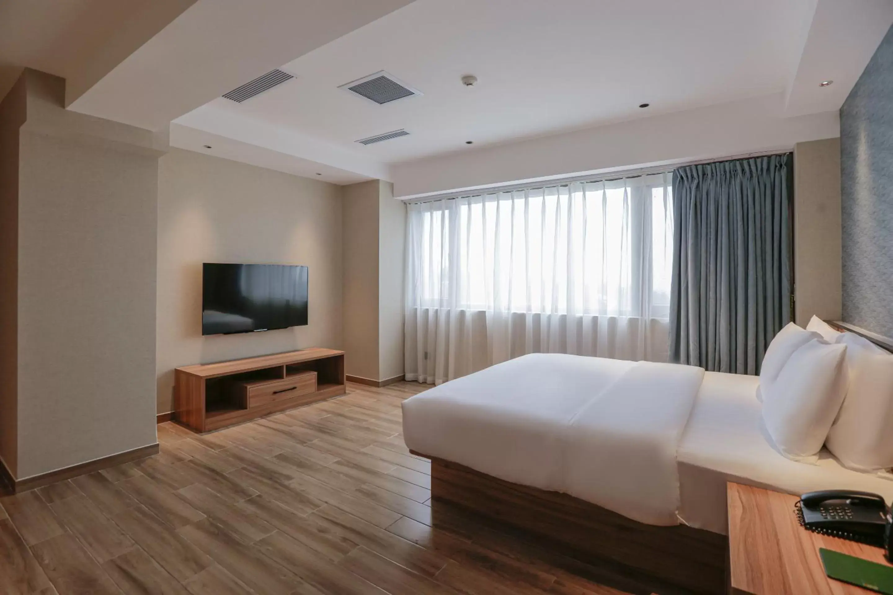 Bedroom, TV/Entertainment Center in Hotel Casiana Managed by Enderun Hotels