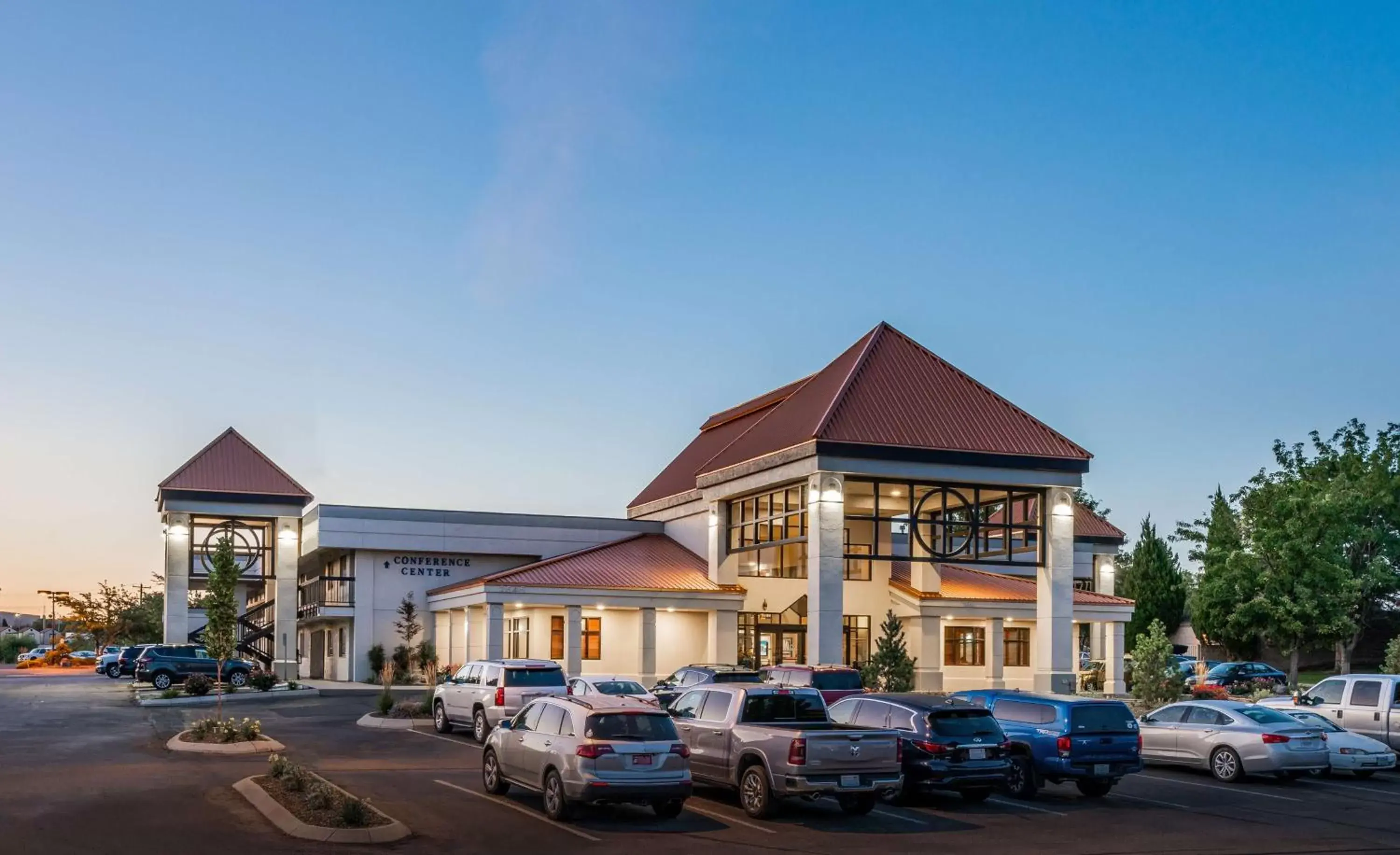 Property Building in Best Western Vista Inn at the Airport