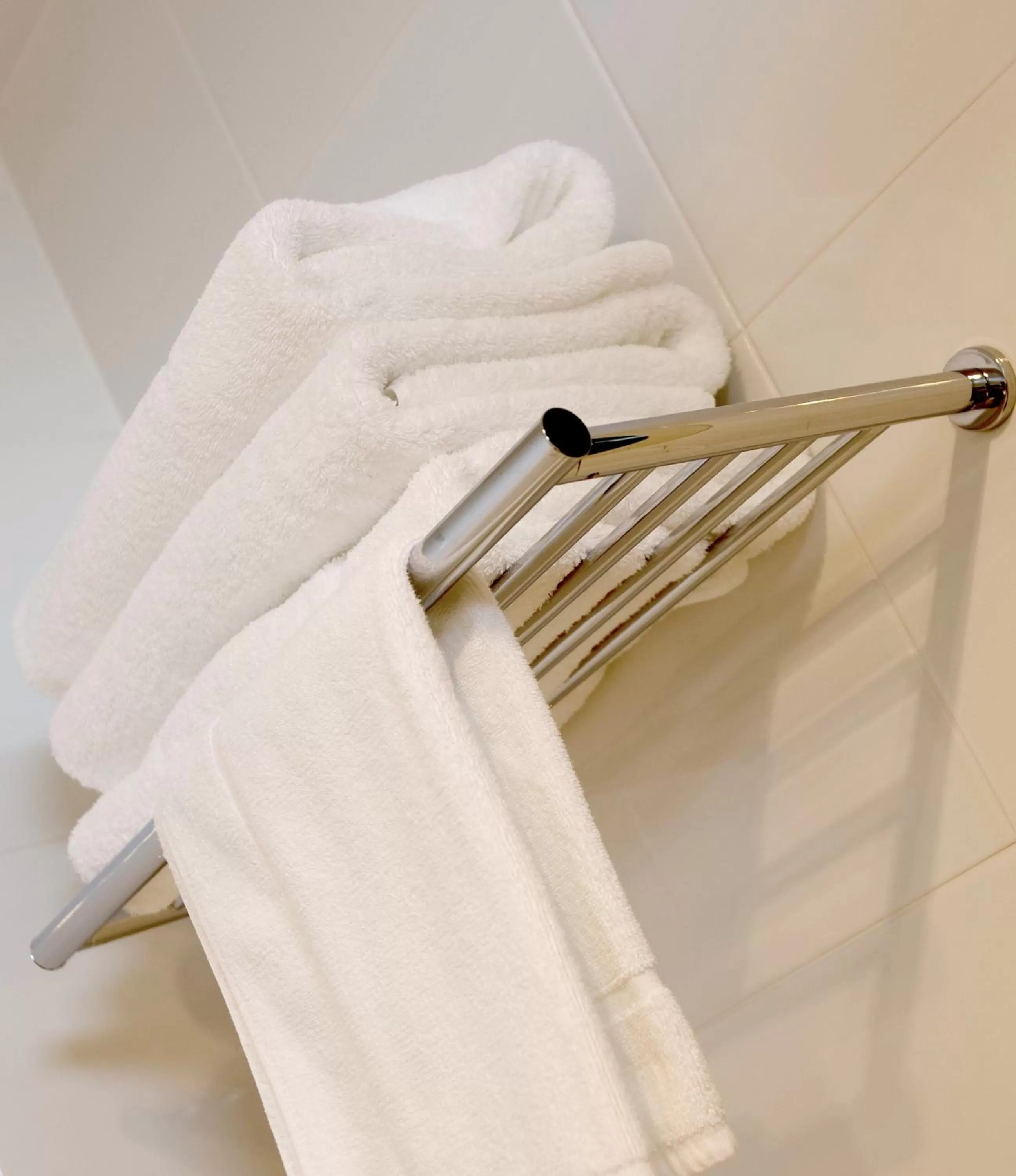 Bathroom in ibis Styles Canberra Tall Trees