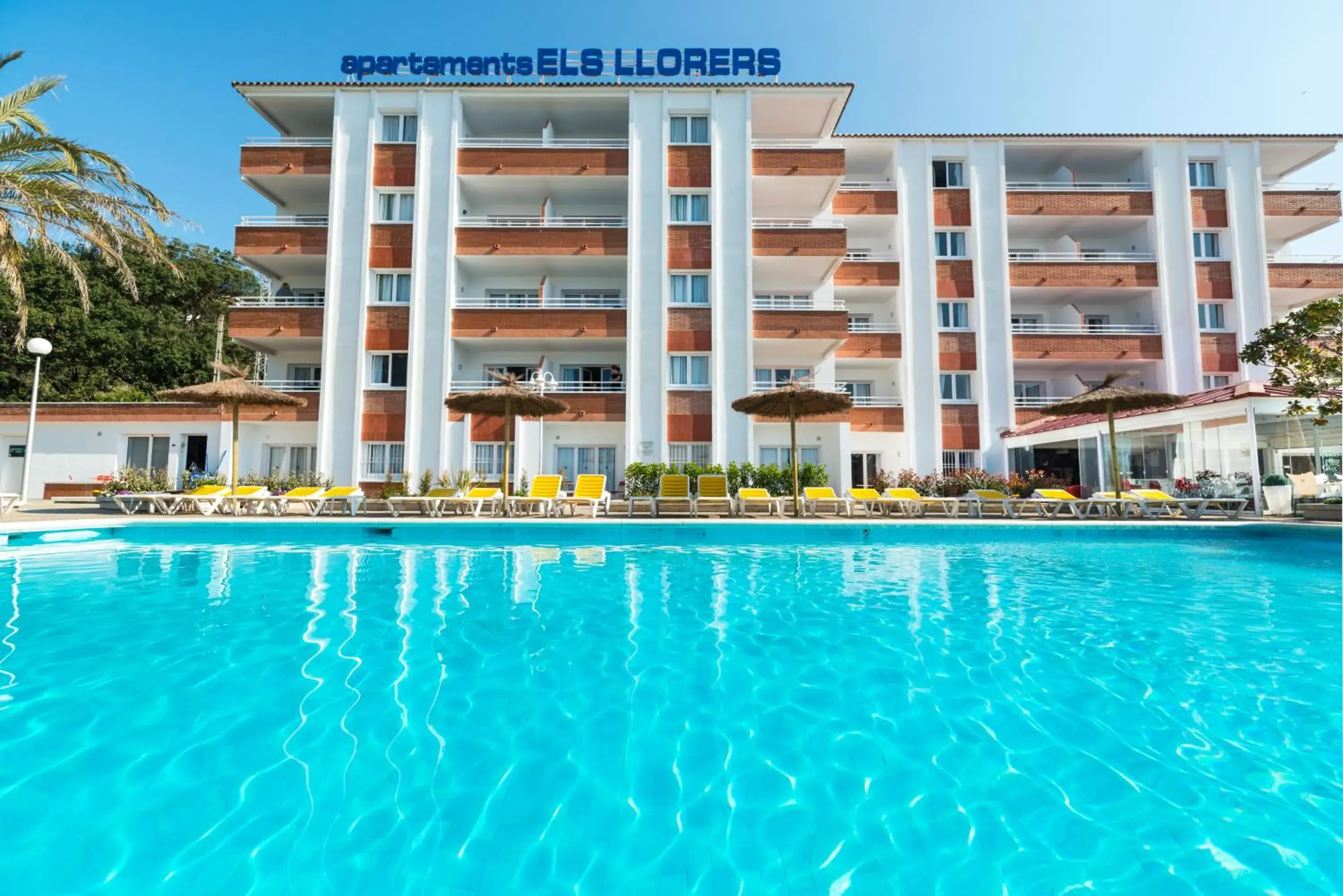 Restaurant/places to eat, Property Building in Apartaments Els Llorers