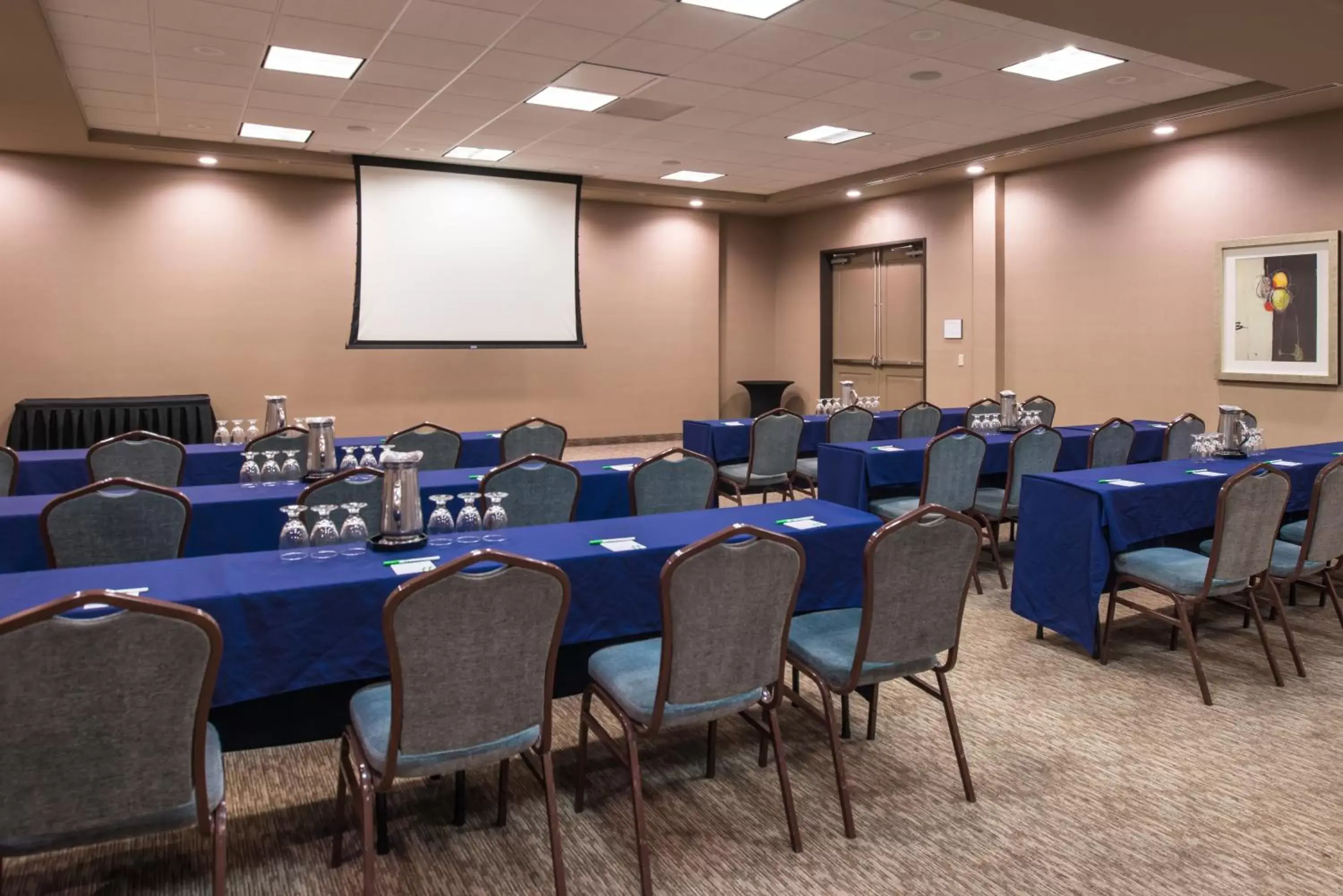 Meeting/conference room in Holiday Inn Ontario Airport - California, an IHG Hotel