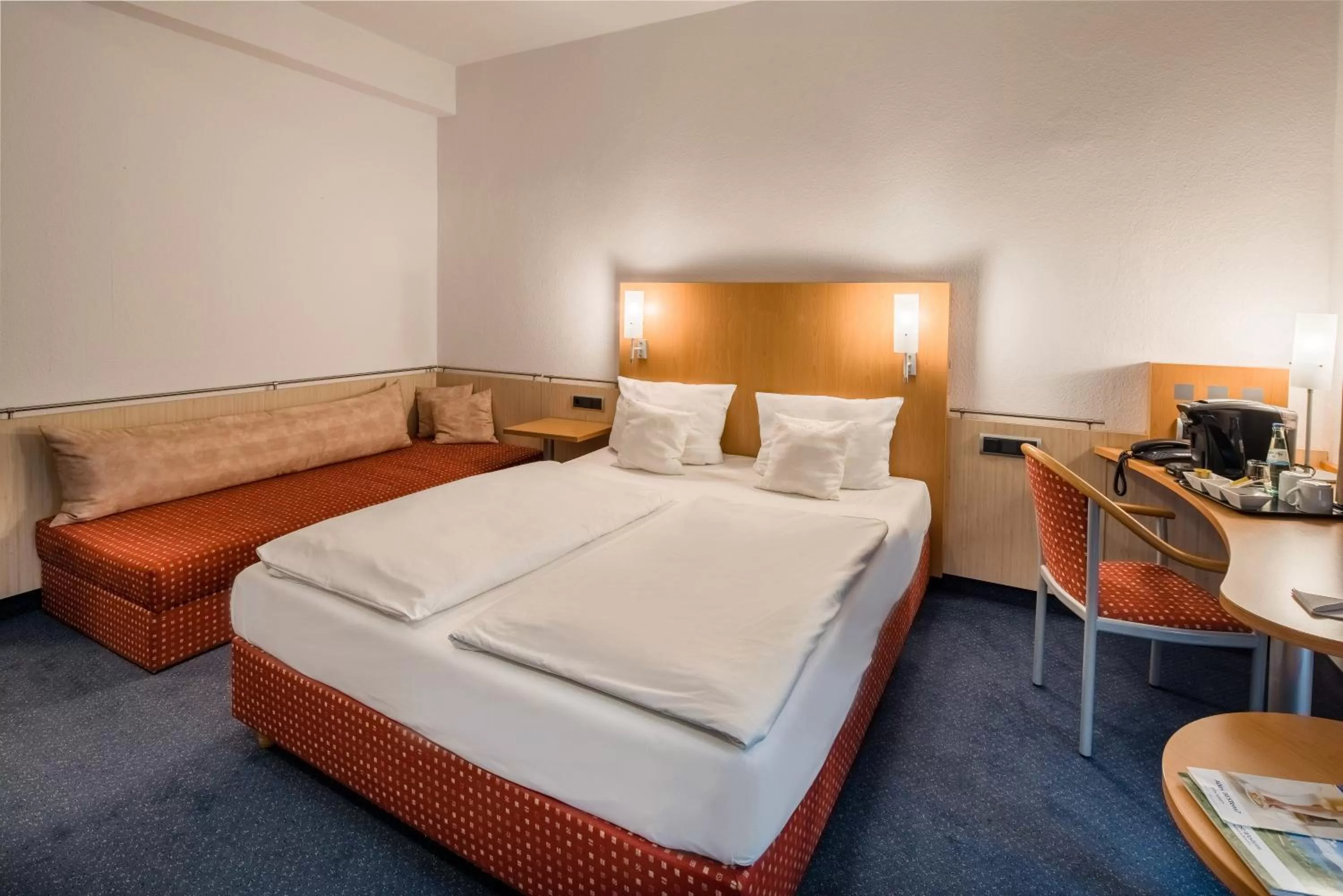 Photo of the whole room, Bed in Sure Hotel by Best Western Ratingen