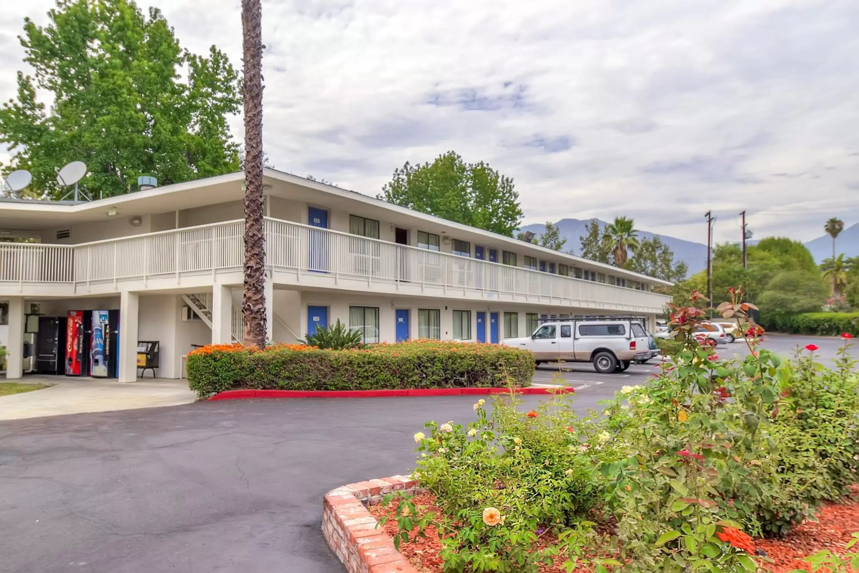 Facade/entrance, Property Building in Motel 6-Arcadia, CA - Los Angeles - Pasadena Area