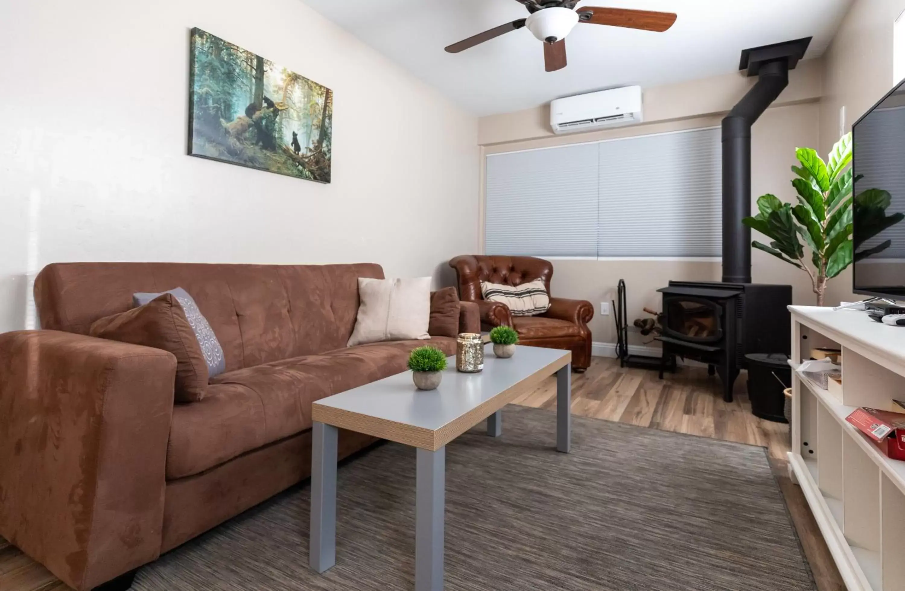 Living room, Seating Area in Apple Tree Inn