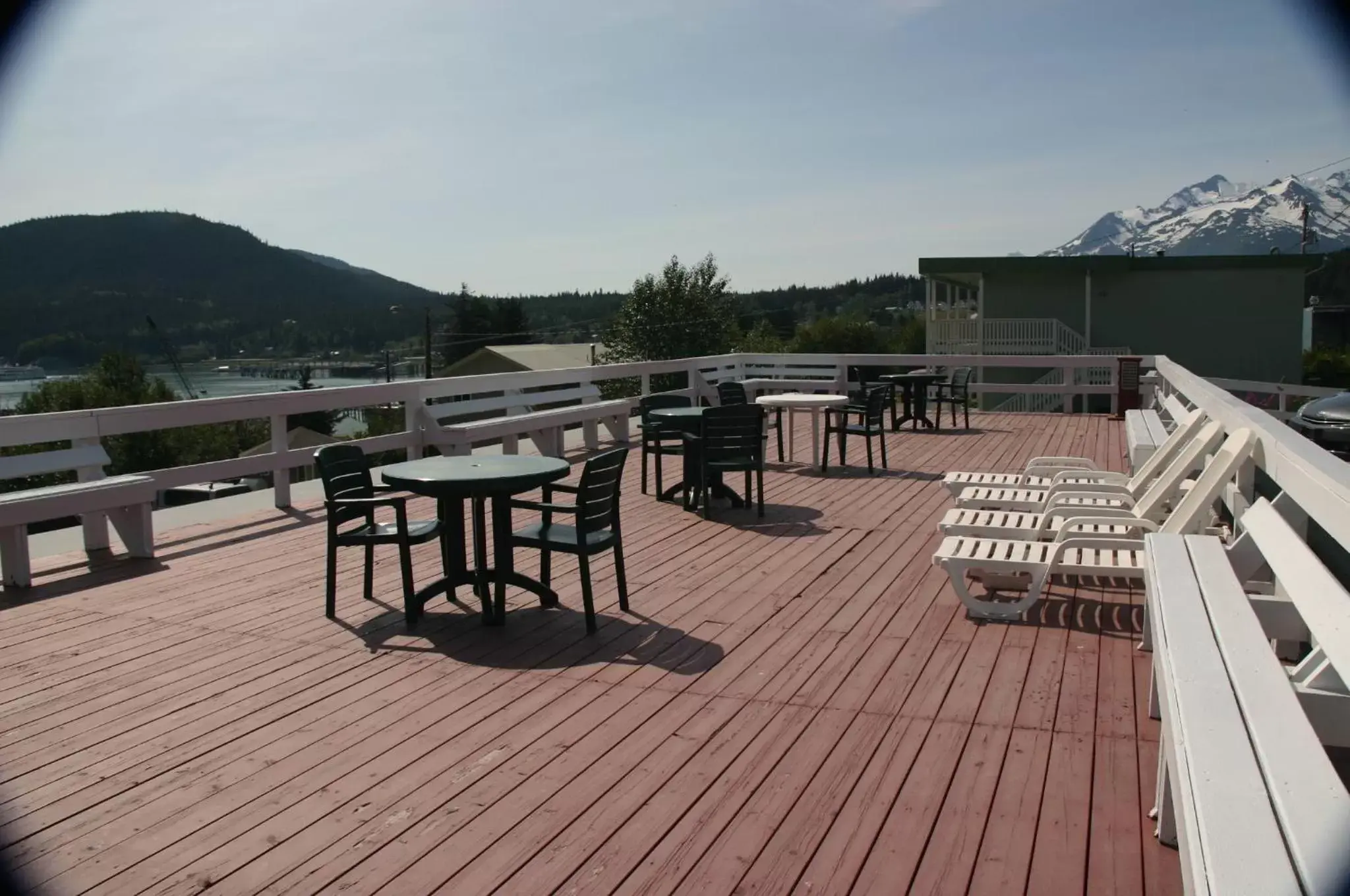 Patio, Balcony/Terrace in Captain's Choice Motel