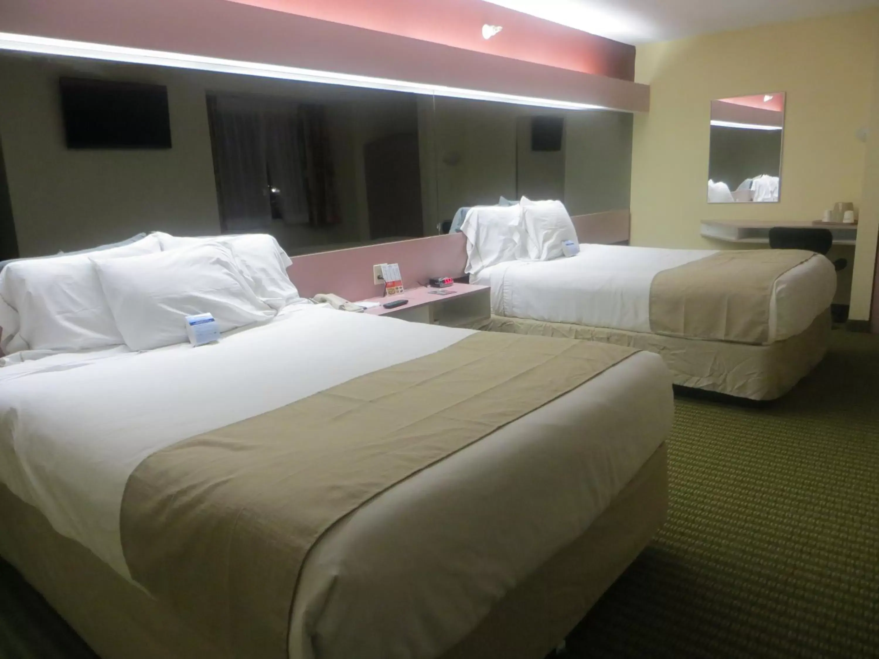 Bedroom, Bed in Microtel Inn by Wyndham Knoxville