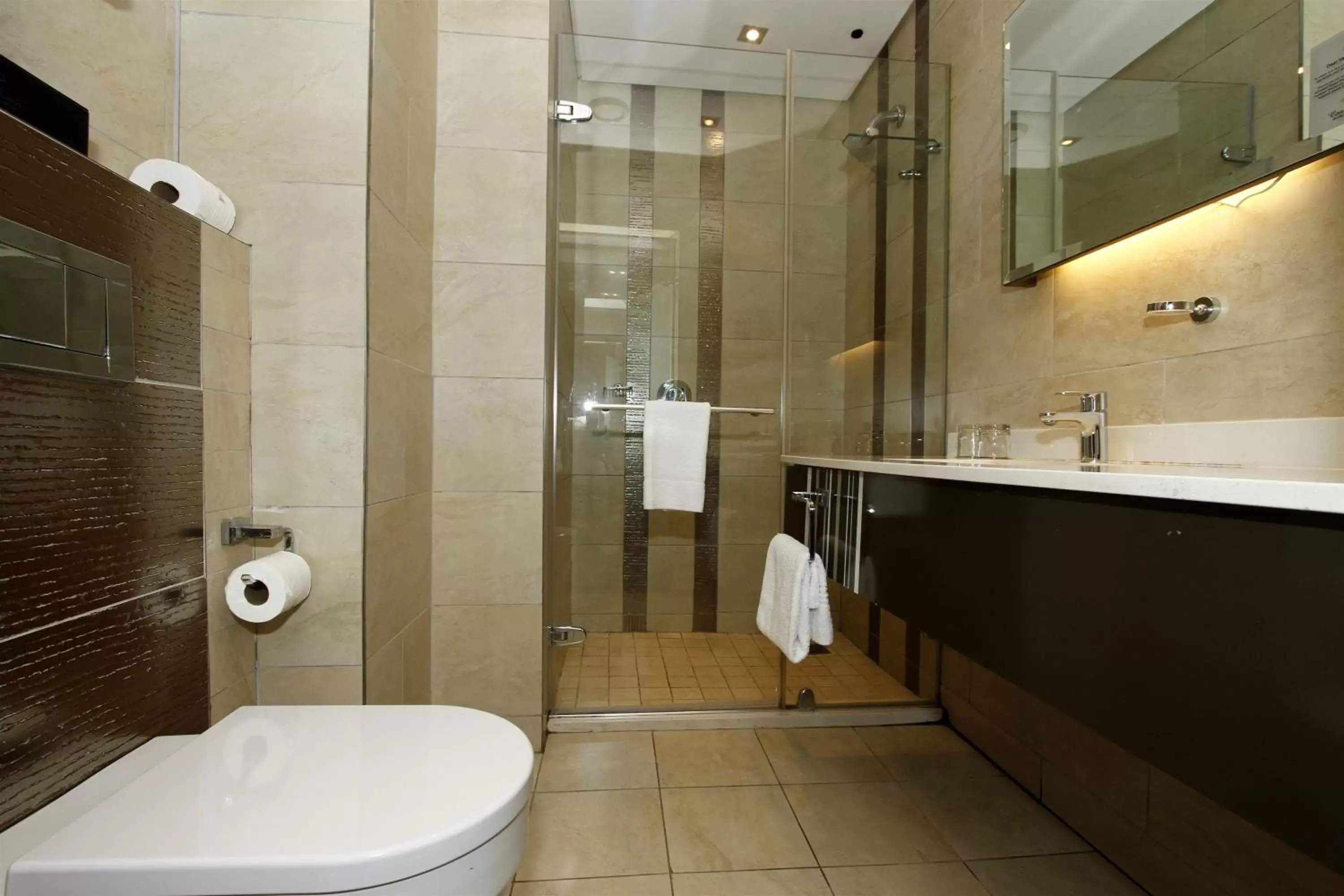 Bathroom in Coastlands Musgrave Hotel