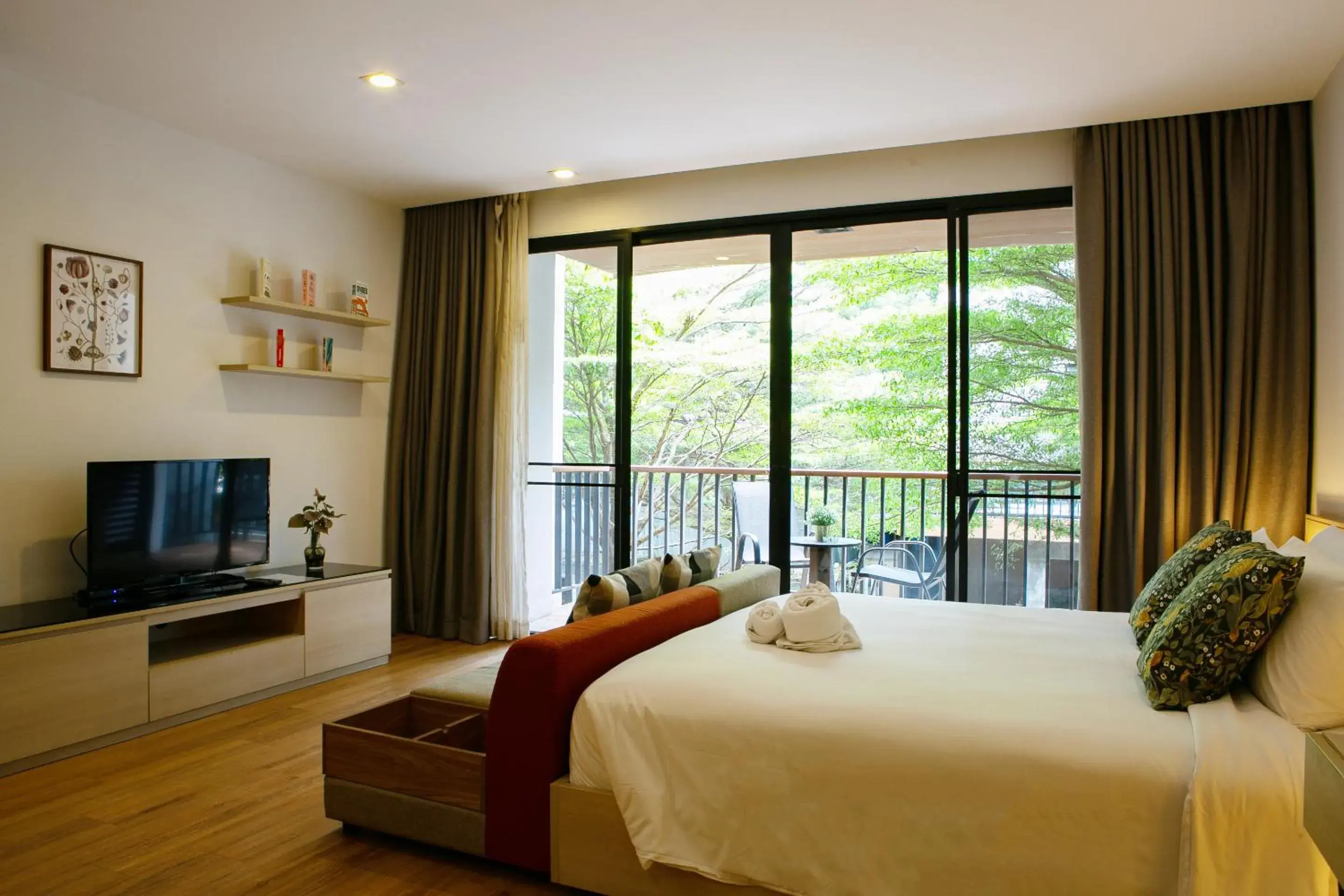 TV and multimedia, Bed in The Silver Palm Wellness Resort