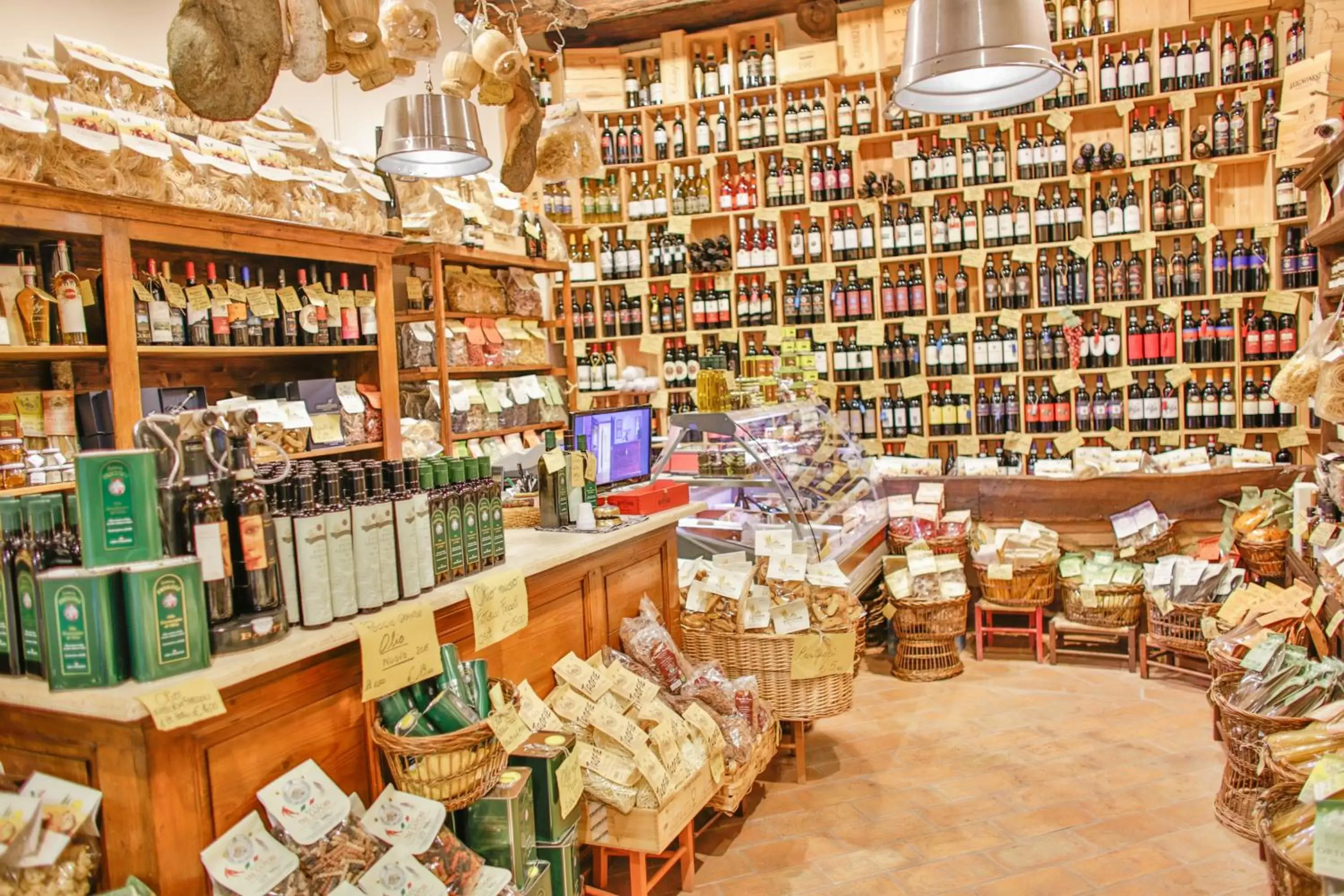 Activities, Supermarket/Shops in BOUTIQUE VILLA LIBERTY - Dépendance - Borgo Capitano Collection - Albergo diffuso
