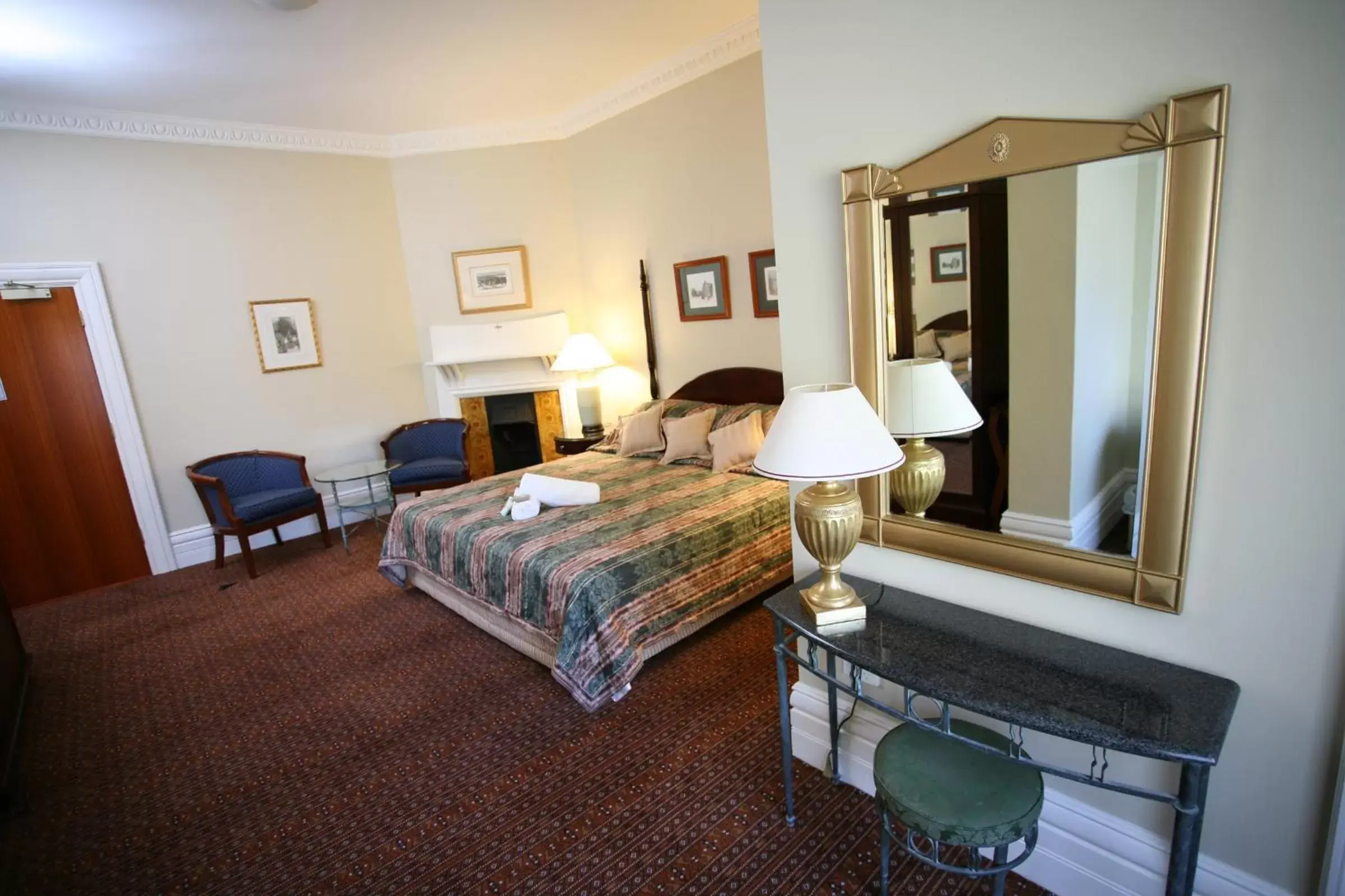 Photo of the whole room, Bed in Darcy's Hotel