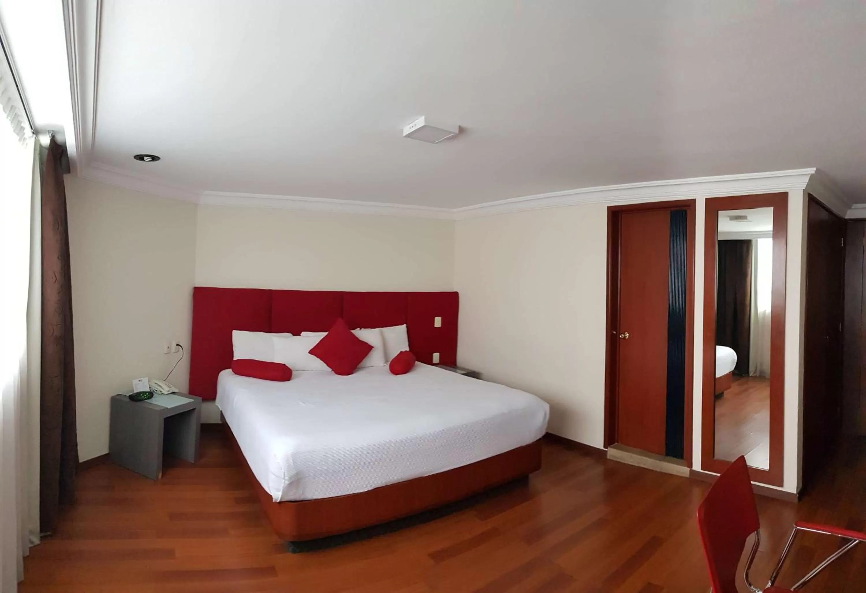 Photo of the whole room, Bed in Best Western Plus Gran Marques