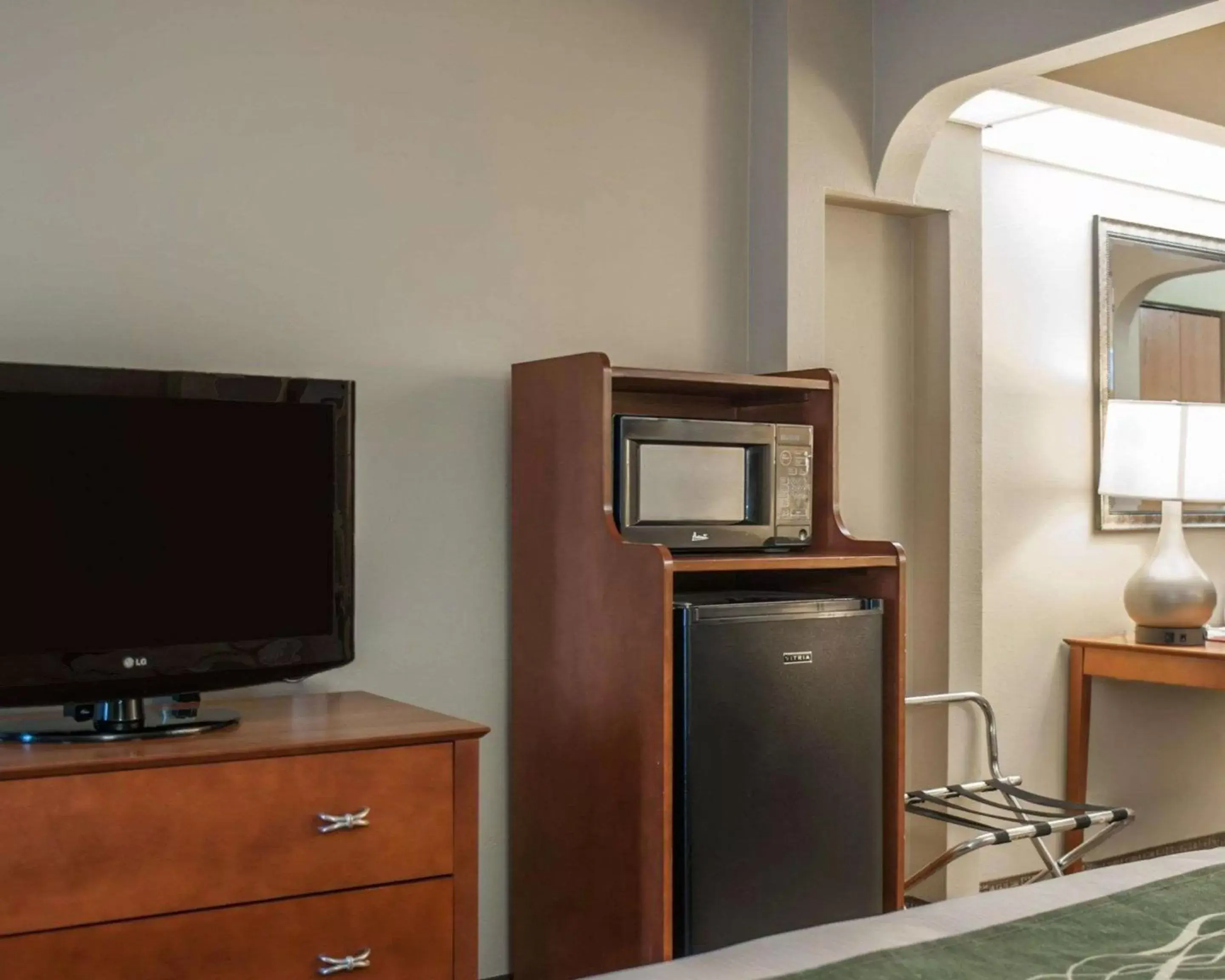 Photo of the whole room, TV/Entertainment Center in Quality Inn & Suites near St Louis and I-255