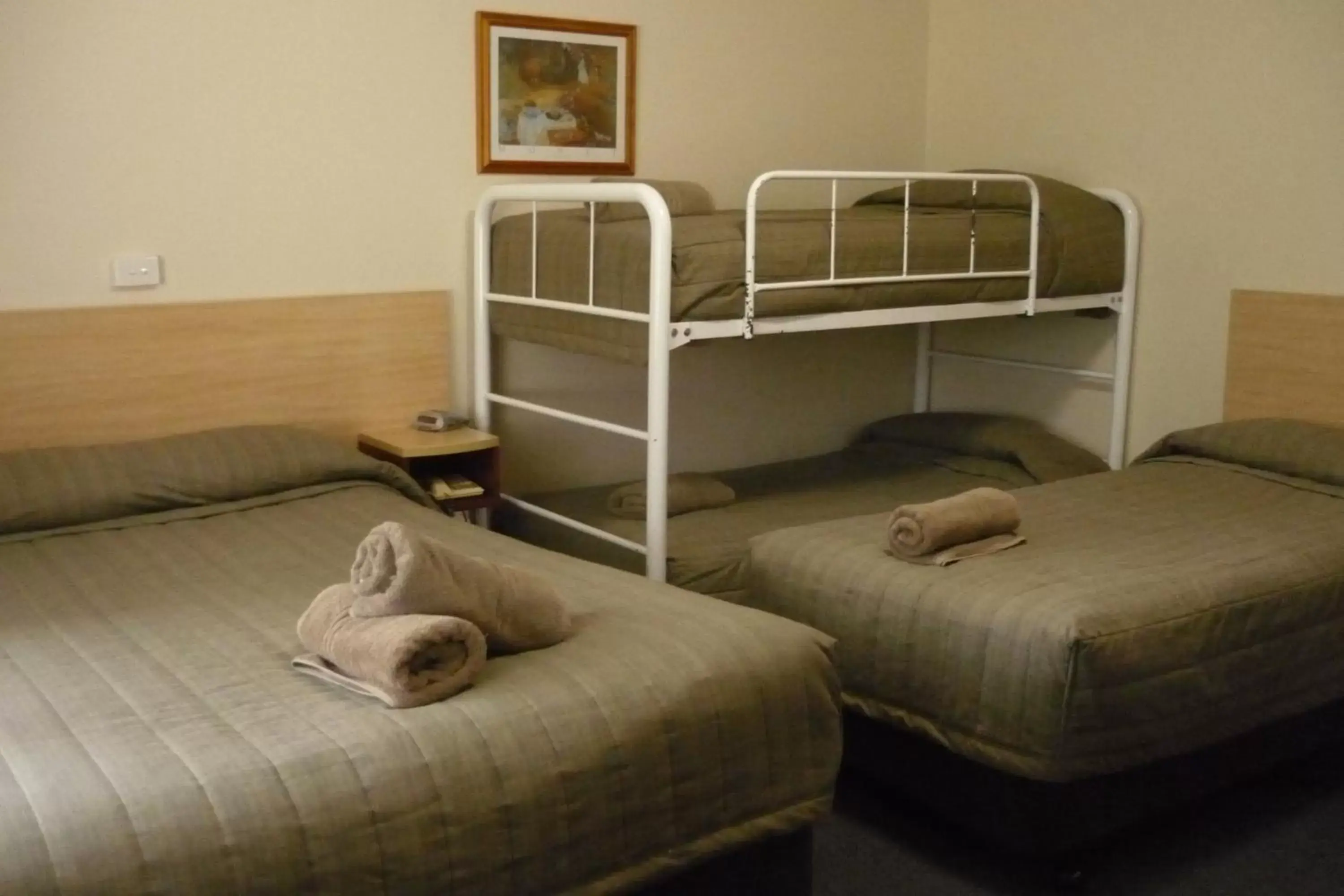 bunk bed in Acacia Motor Inn