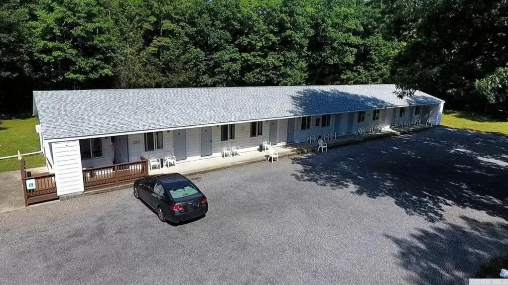 Property Building in Red Ranch Inn