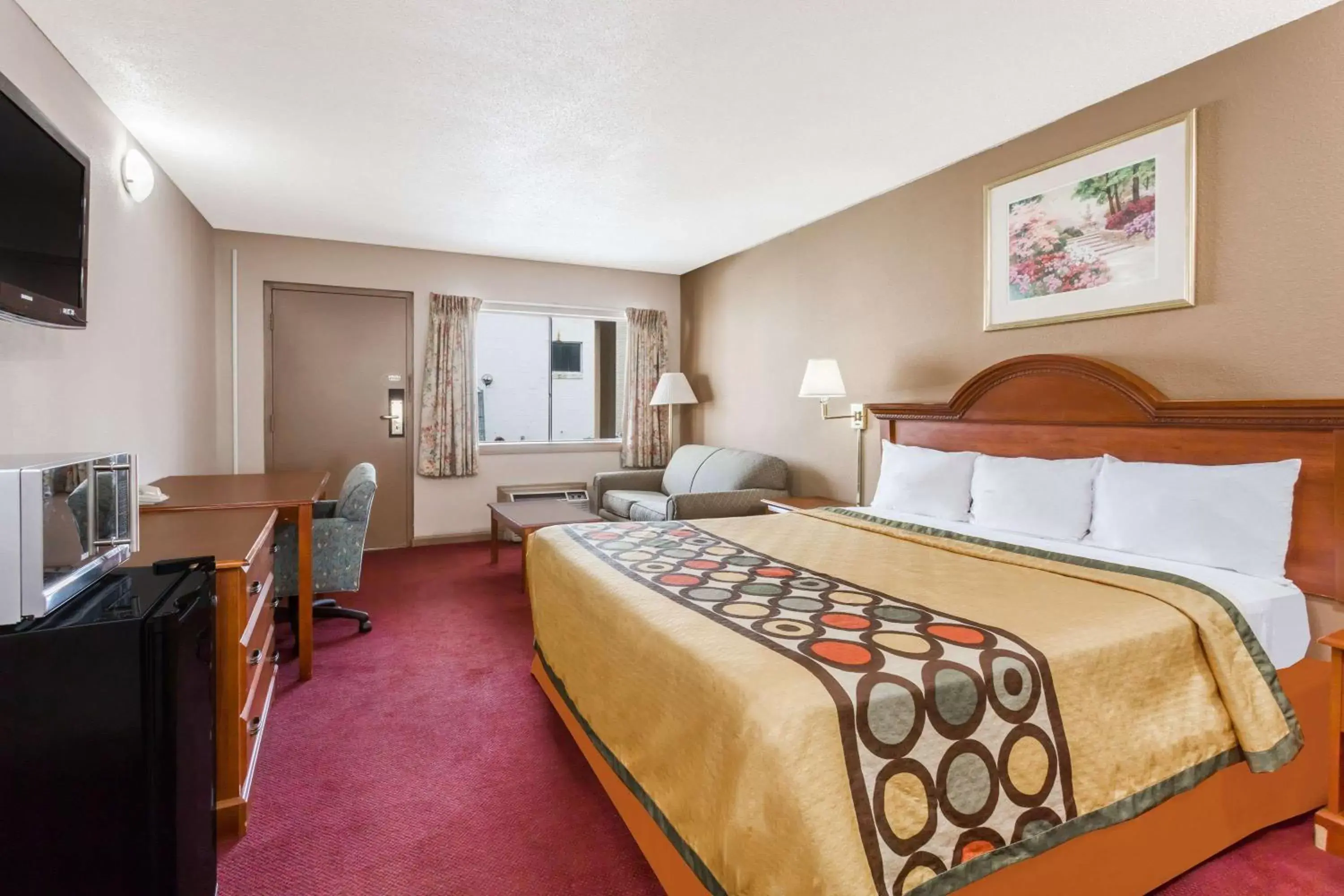 Photo of the whole room, Bed in Super 8 by Wyndham Greensboro