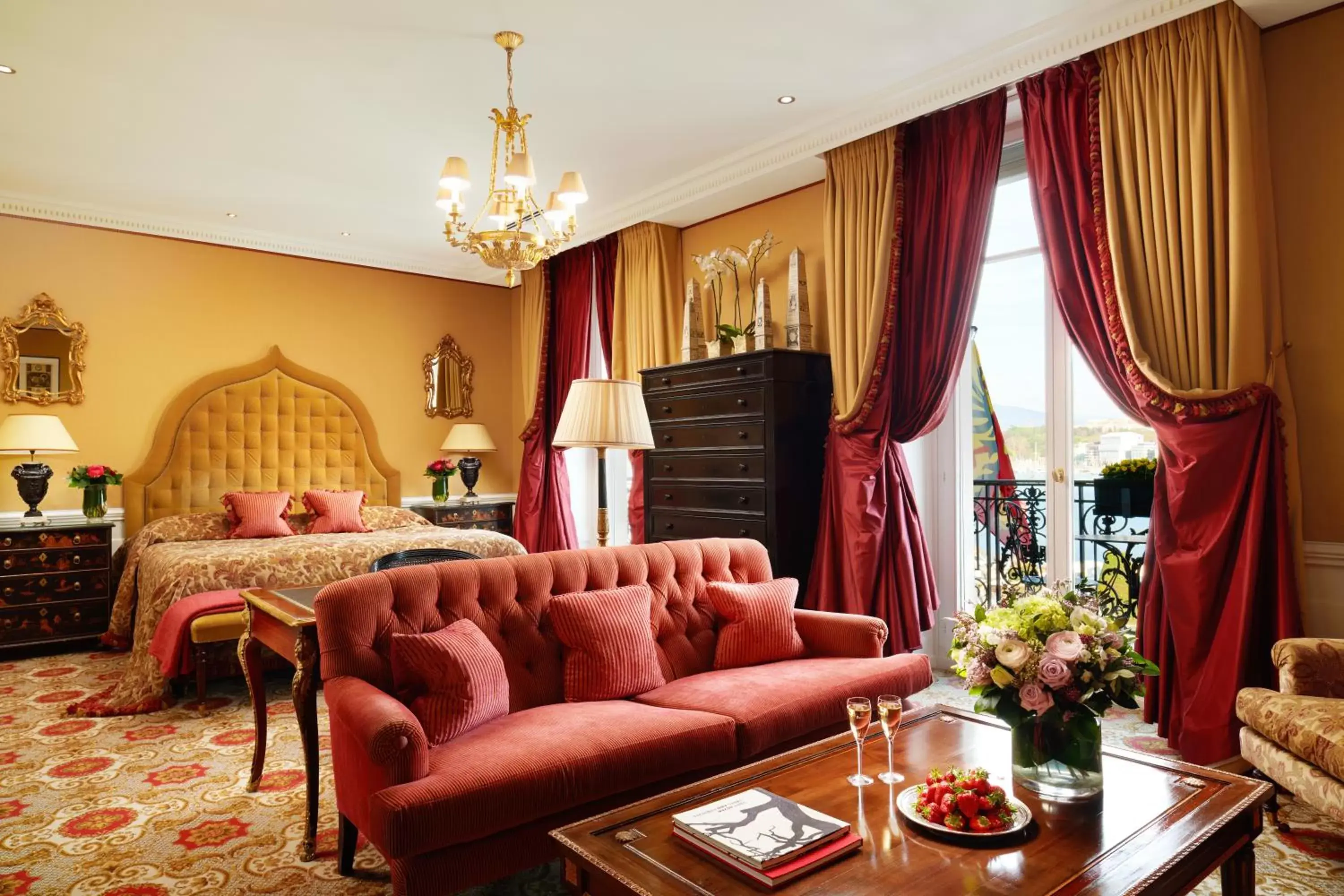 Bedroom, Seating Area in Hotel d'Angleterre